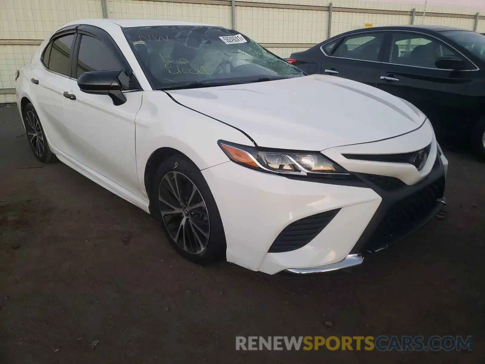 1 Photograph of a damaged car 4T1B11HKXKU805240 TOYOTA CAMRY 2019