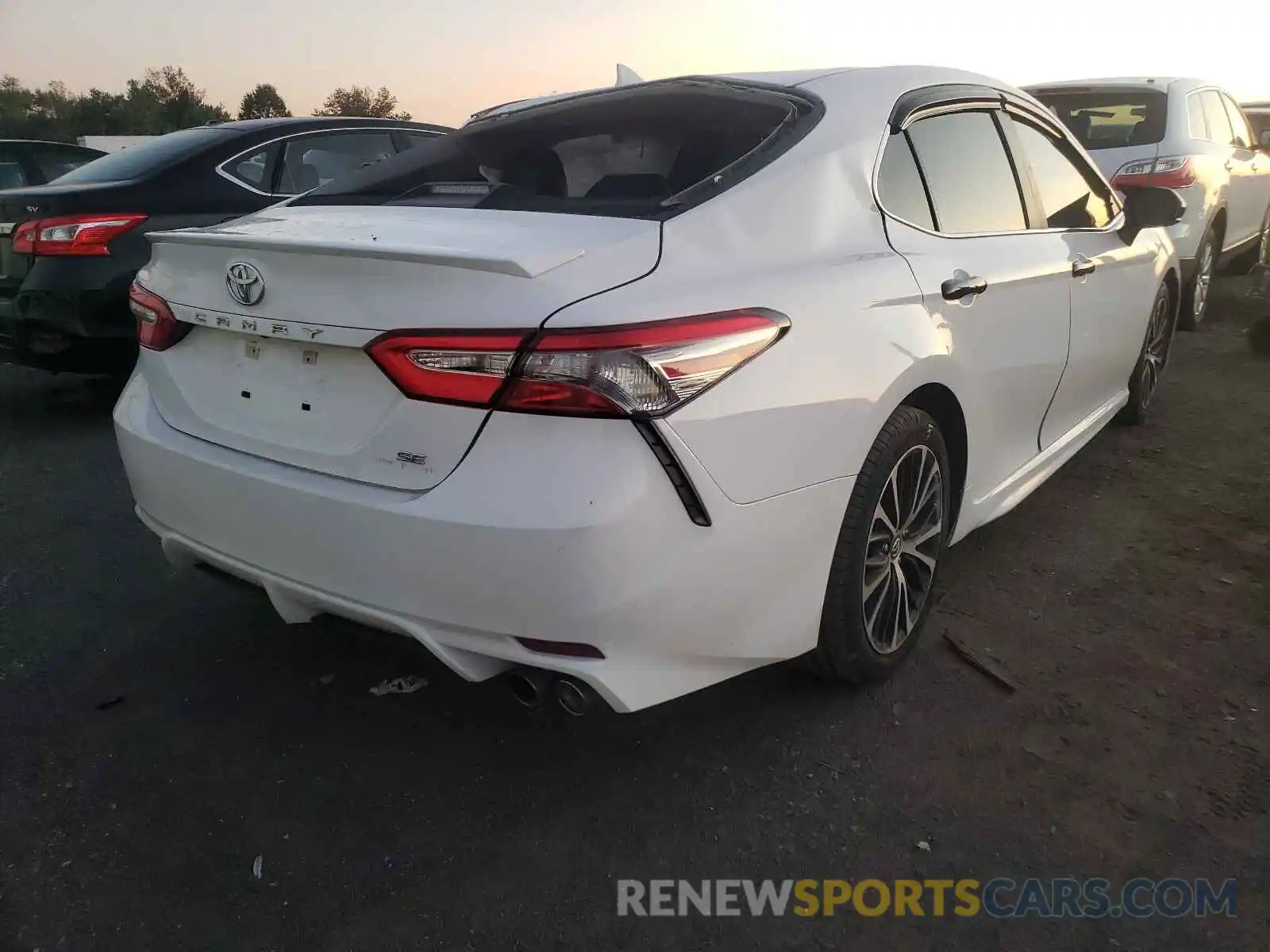 4 Photograph of a damaged car 4T1B11HKXKU805240 TOYOTA CAMRY 2019