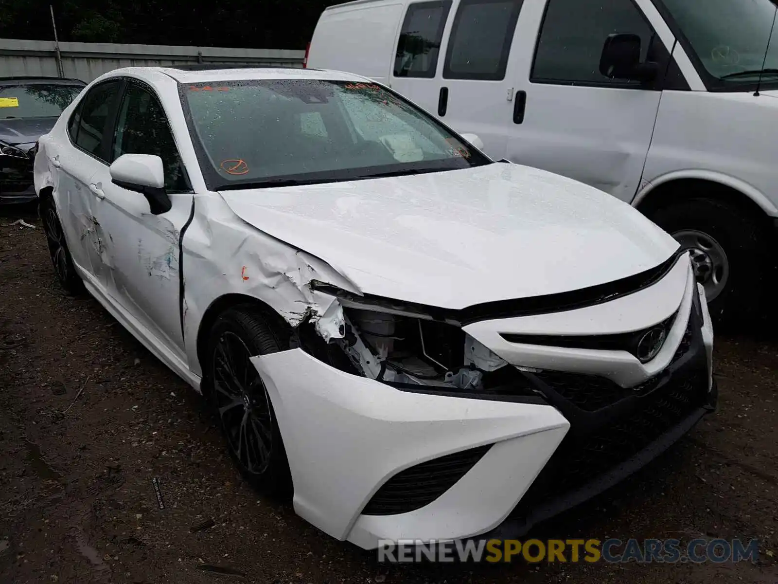 1 Photograph of a damaged car 4T1B11HKXKU806162 TOYOTA CAMRY 2019