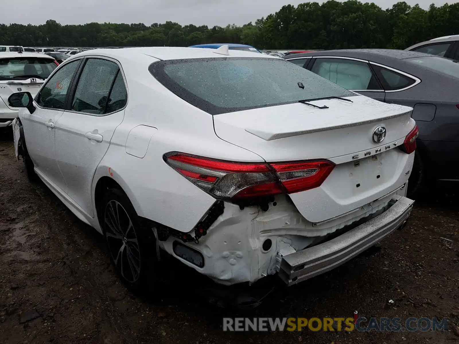 3 Photograph of a damaged car 4T1B11HKXKU806162 TOYOTA CAMRY 2019