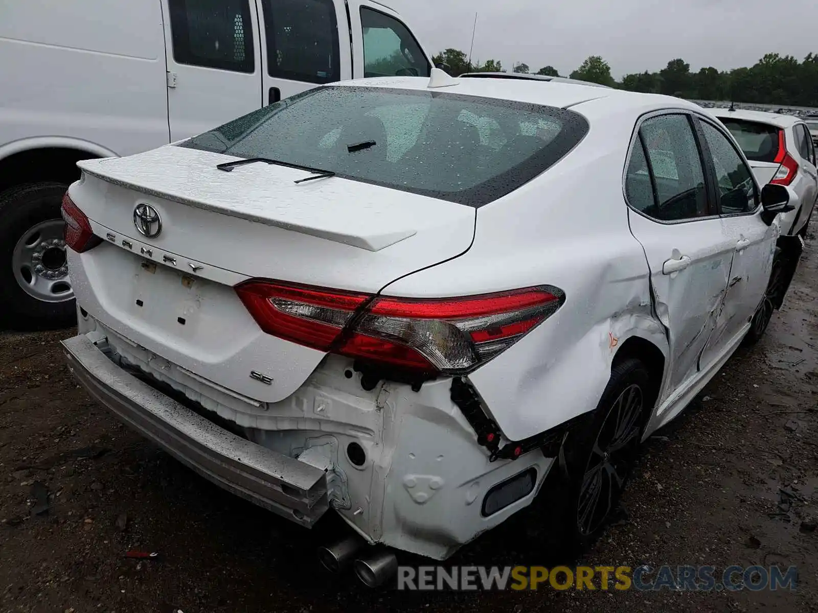 4 Photograph of a damaged car 4T1B11HKXKU806162 TOYOTA CAMRY 2019