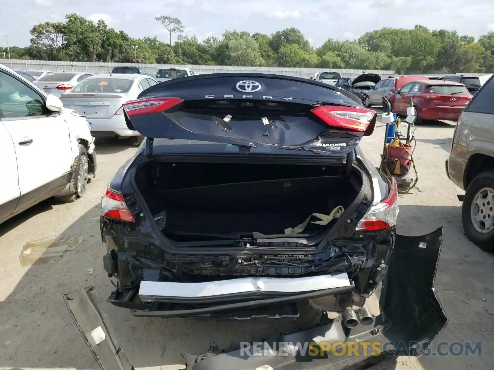 9 Photograph of a damaged car 4T1B11HKXKU810437 TOYOTA CAMRY 2019