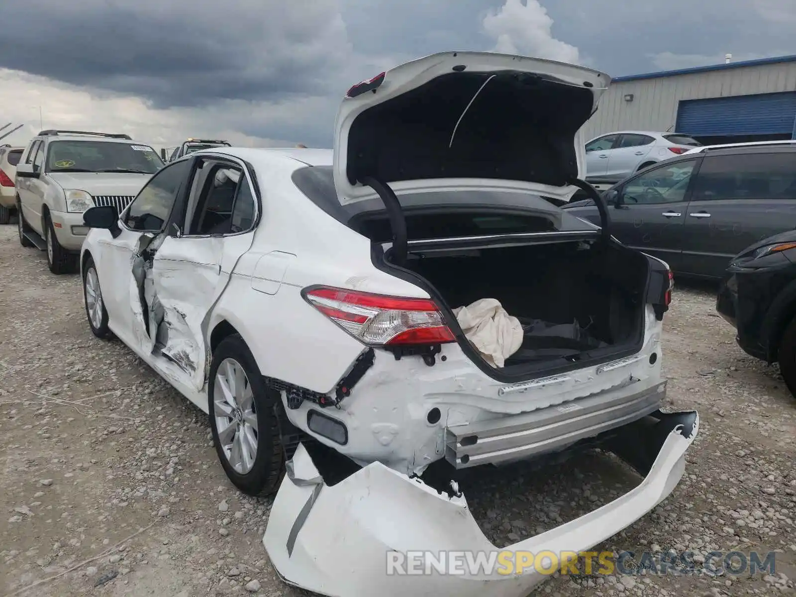 3 Photograph of a damaged car 4T1B11HKXKU810924 TOYOTA CAMRY 2019