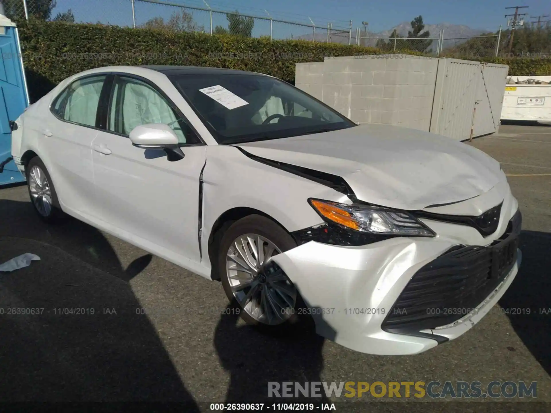 1 Photograph of a damaged car 4T1B11HKXKU818070 TOYOTA CAMRY 2019