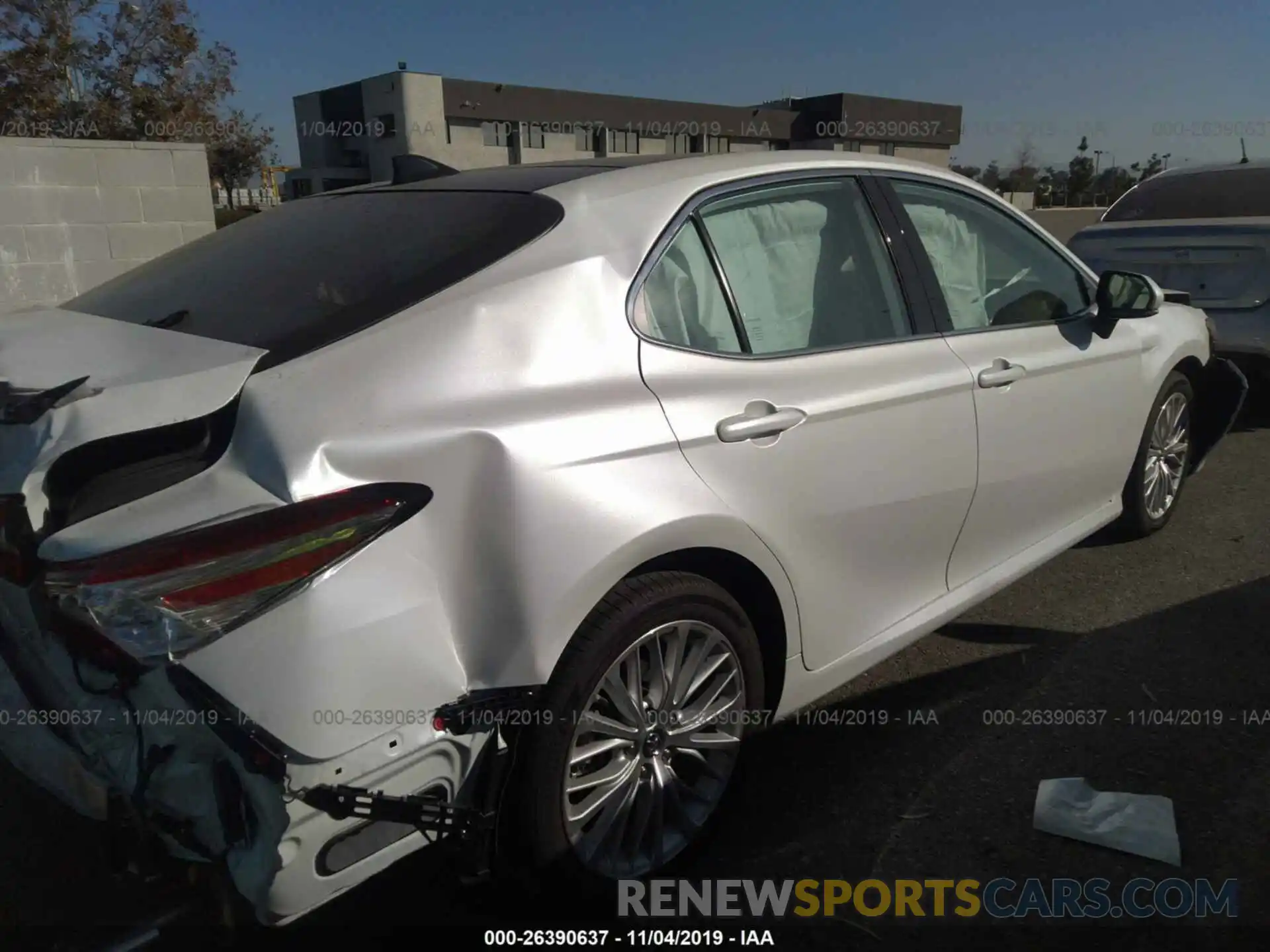 4 Photograph of a damaged car 4T1B11HKXKU818070 TOYOTA CAMRY 2019