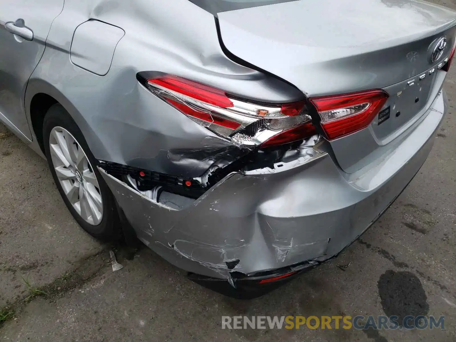 9 Photograph of a damaged car 4T1B11HKXKU821616 TOYOTA CAMRY 2019