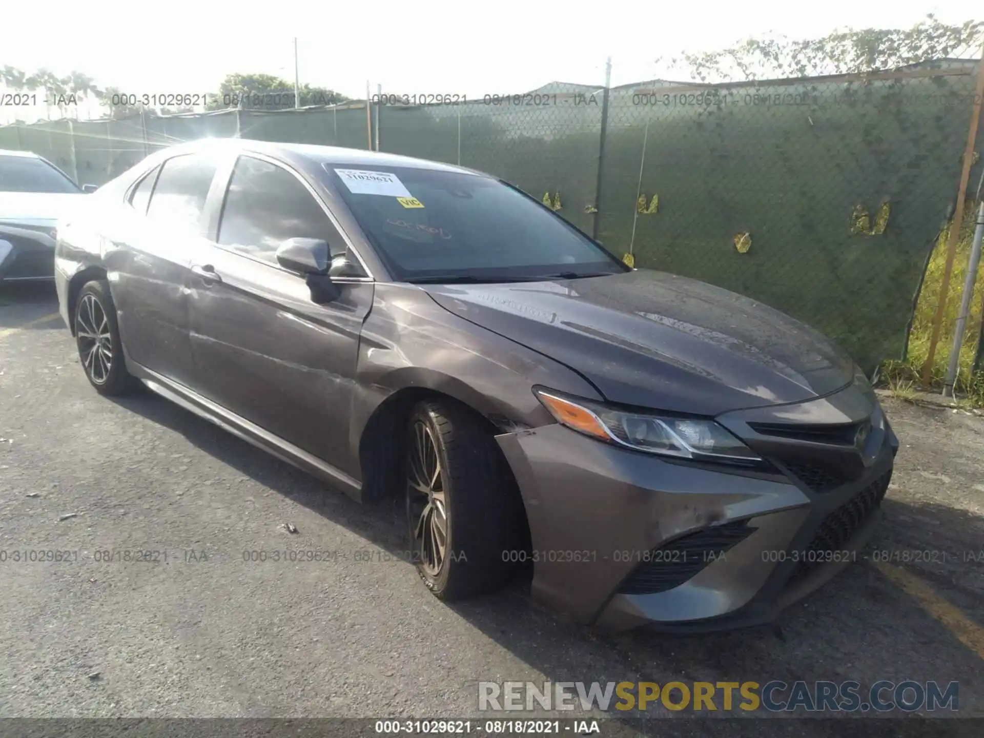 1 Photograph of a damaged car 4T1B11HKXKU821678 TOYOTA CAMRY 2019