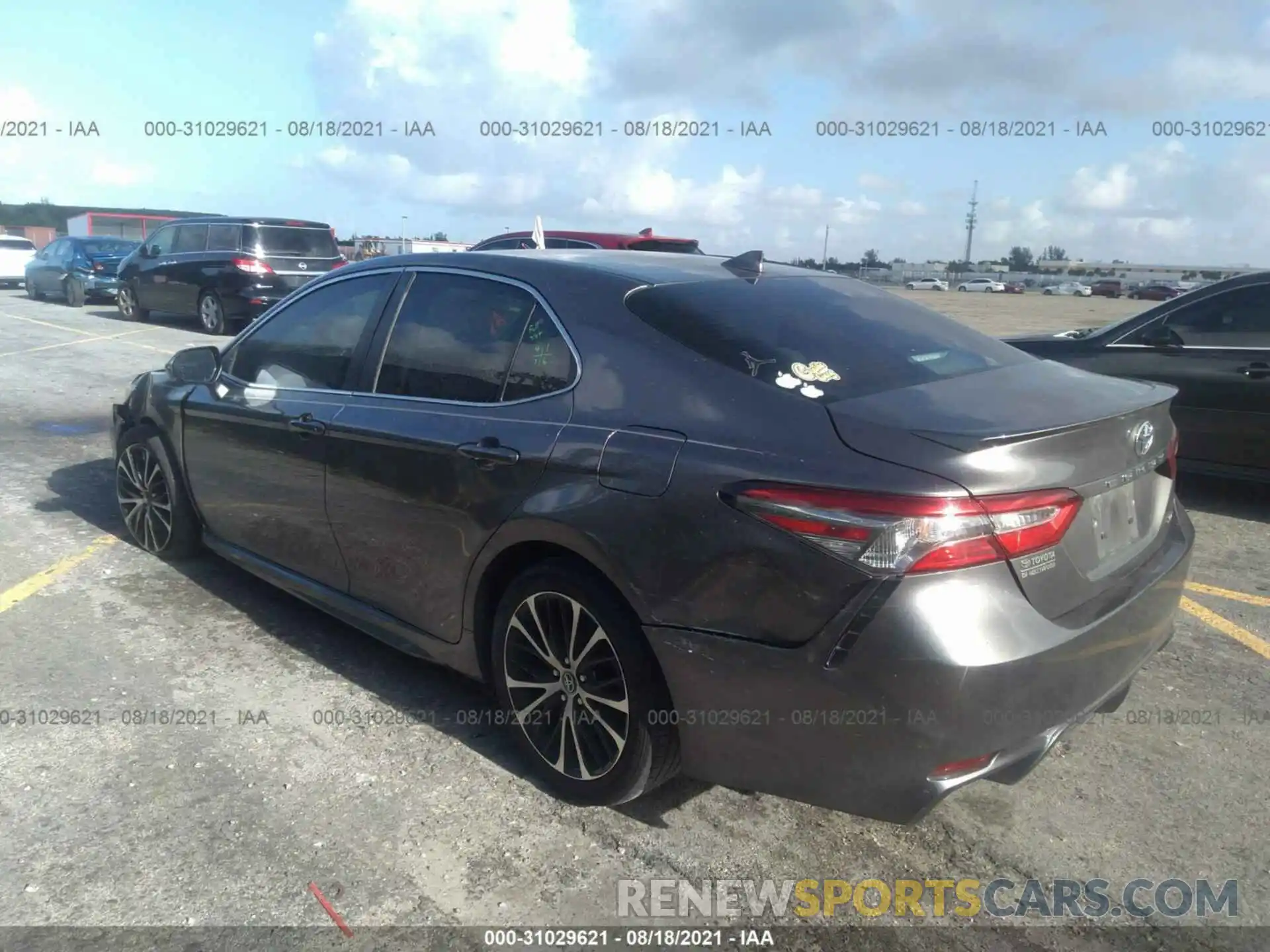 3 Фотография поврежденного автомобиля 4T1B11HKXKU821678 TOYOTA CAMRY 2019