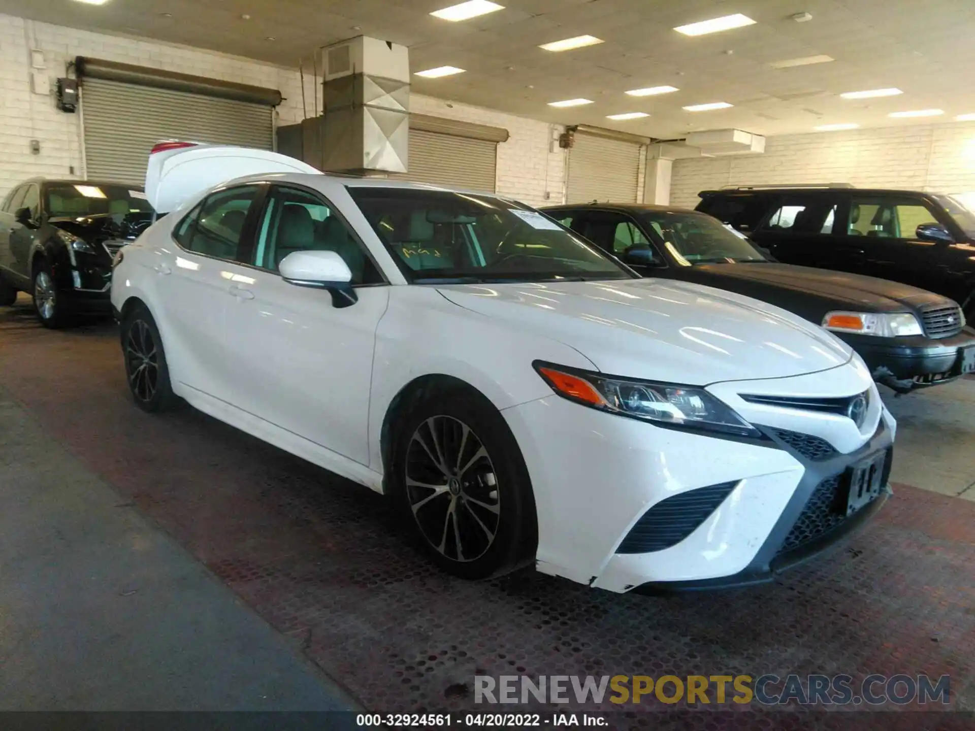 1 Photograph of a damaged car 4T1B11HKXKU825293 TOYOTA CAMRY 2019