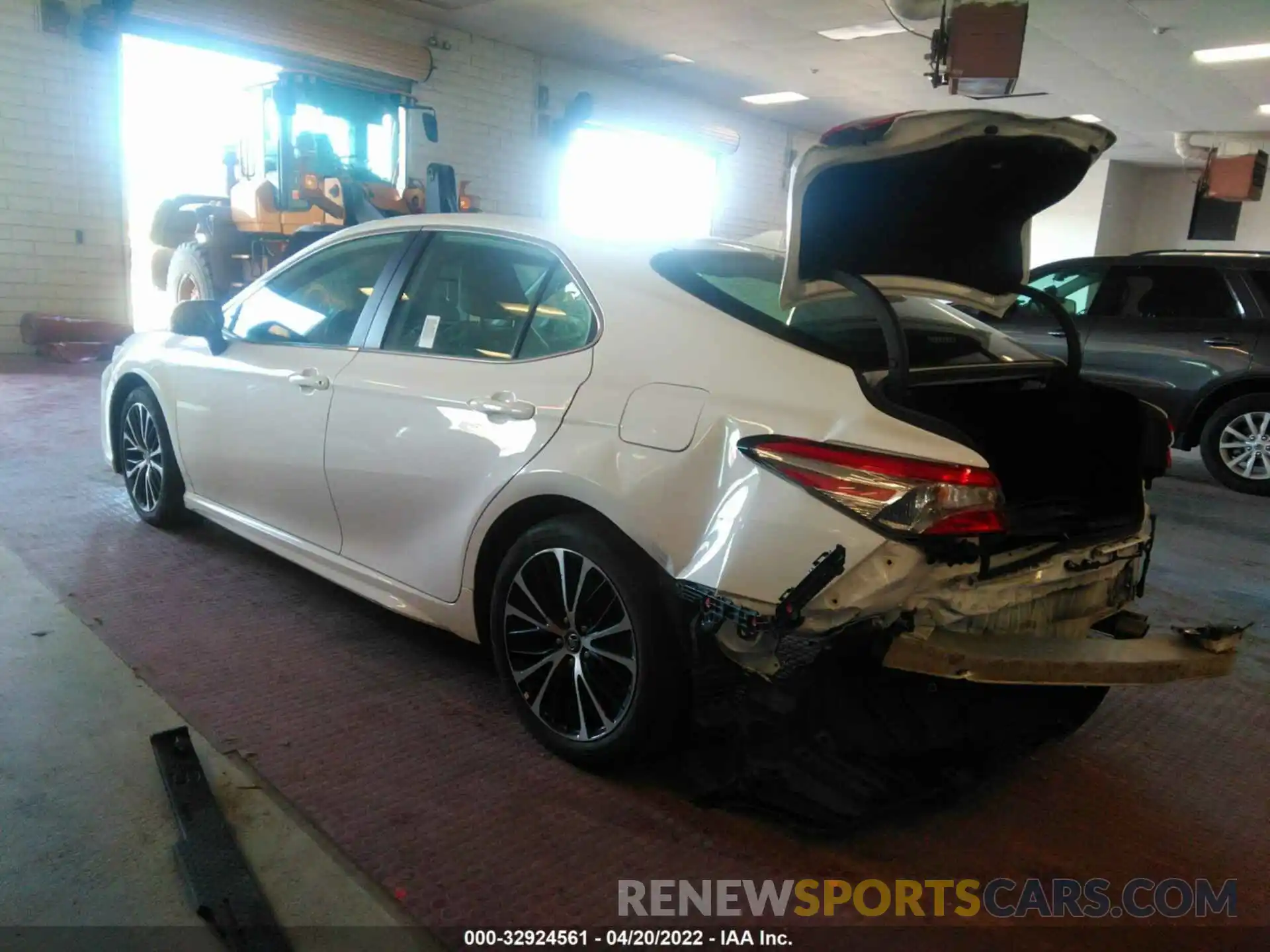 3 Photograph of a damaged car 4T1B11HKXKU825293 TOYOTA CAMRY 2019