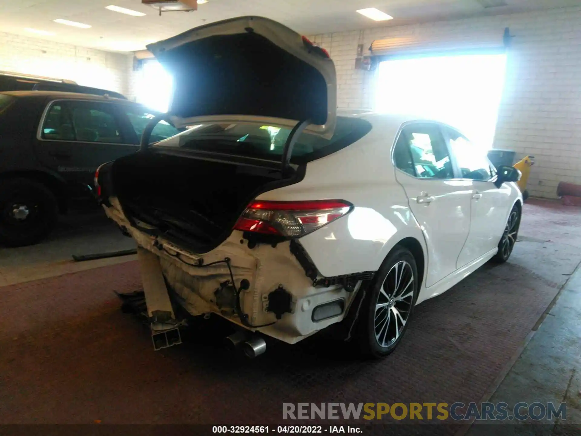 4 Photograph of a damaged car 4T1B11HKXKU825293 TOYOTA CAMRY 2019