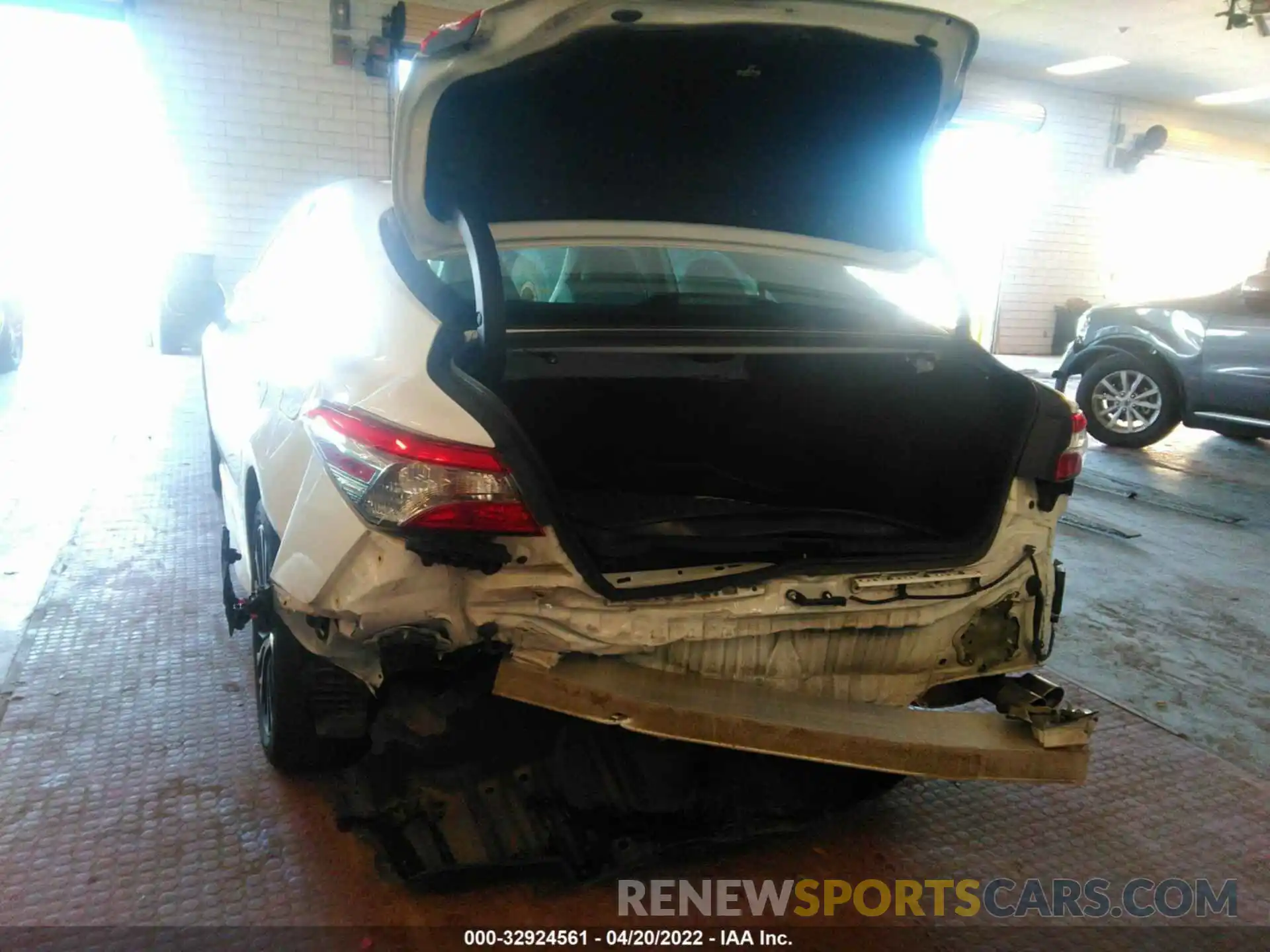 6 Photograph of a damaged car 4T1B11HKXKU825293 TOYOTA CAMRY 2019