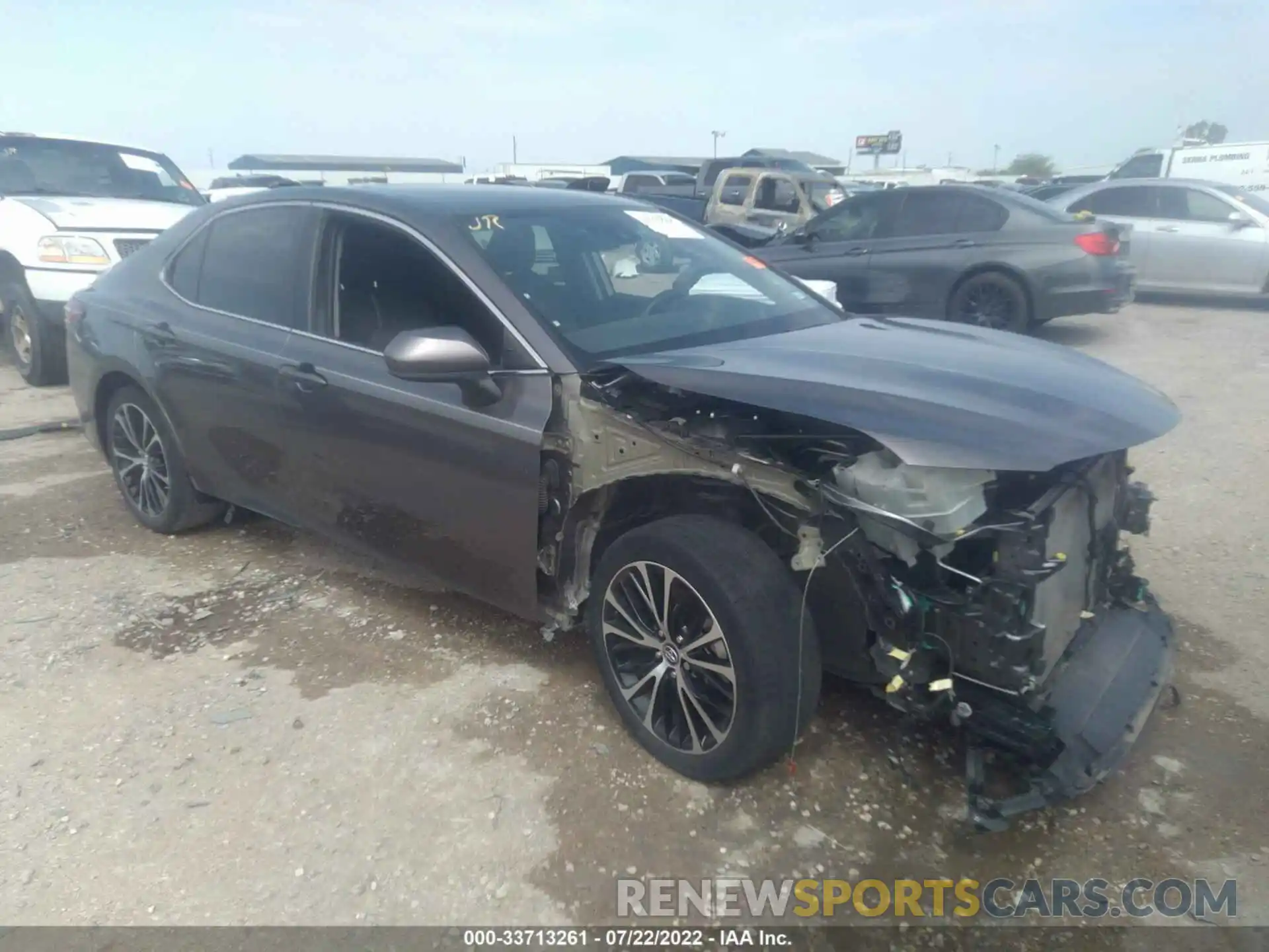 1 Photograph of a damaged car 4T1B11HKXKU825729 TOYOTA CAMRY 2019