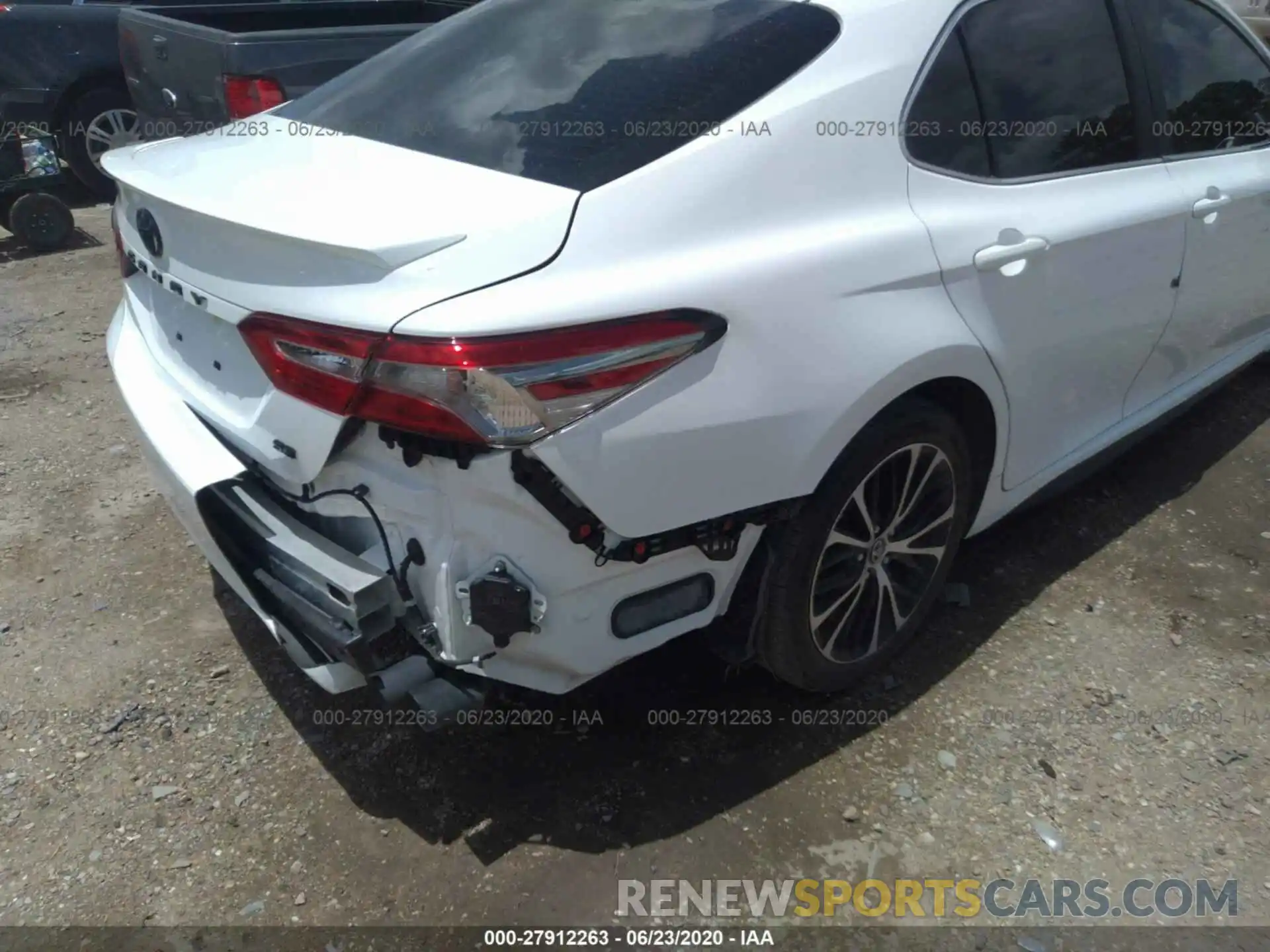 6 Photograph of a damaged car 4T1B11HKXKU826024 TOYOTA CAMRY 2019