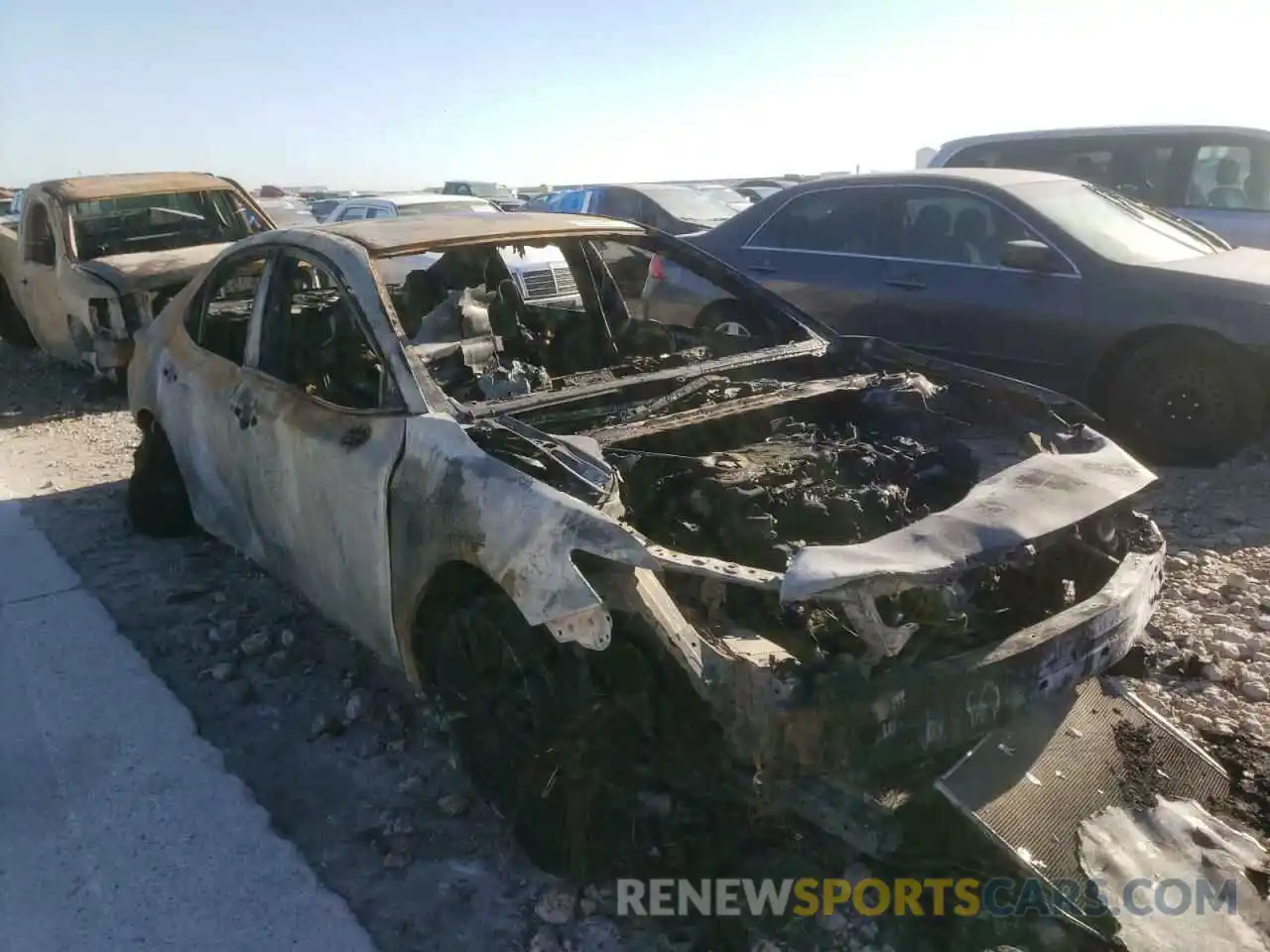 1 Photograph of a damaged car 4T1B11HKXKU827612 TOYOTA CAMRY 2019