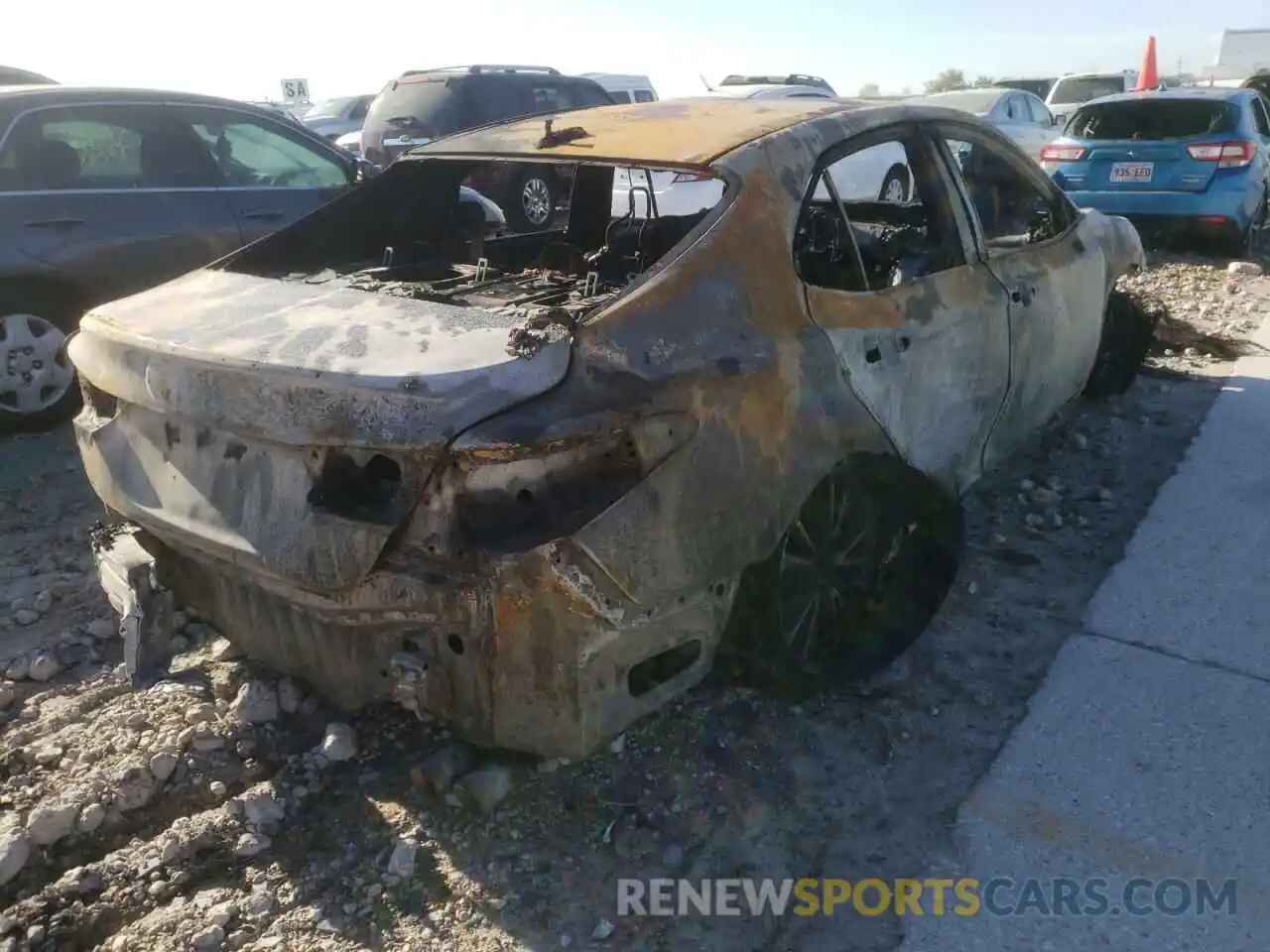 4 Photograph of a damaged car 4T1B11HKXKU827612 TOYOTA CAMRY 2019