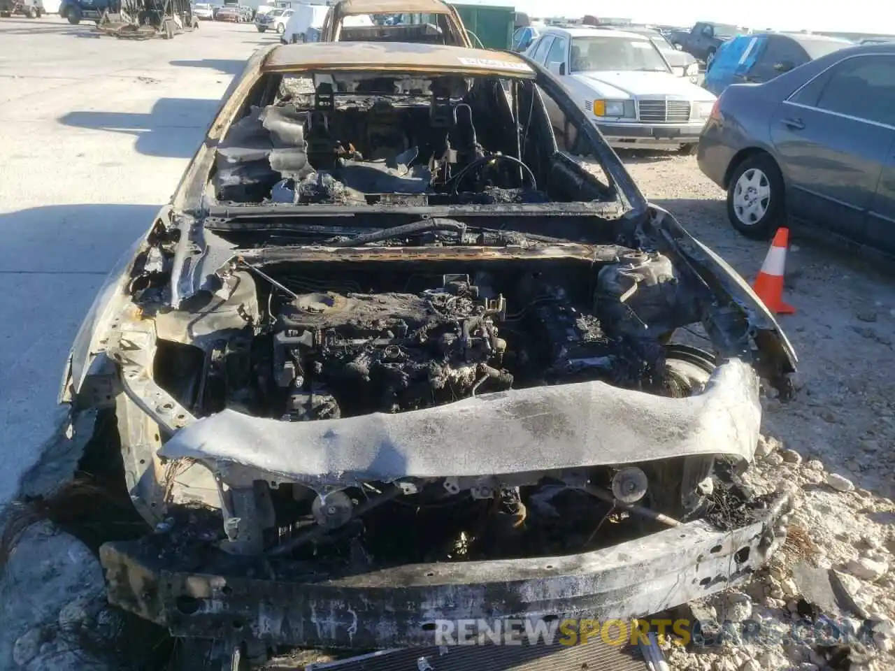 9 Photograph of a damaged car 4T1B11HKXKU827612 TOYOTA CAMRY 2019