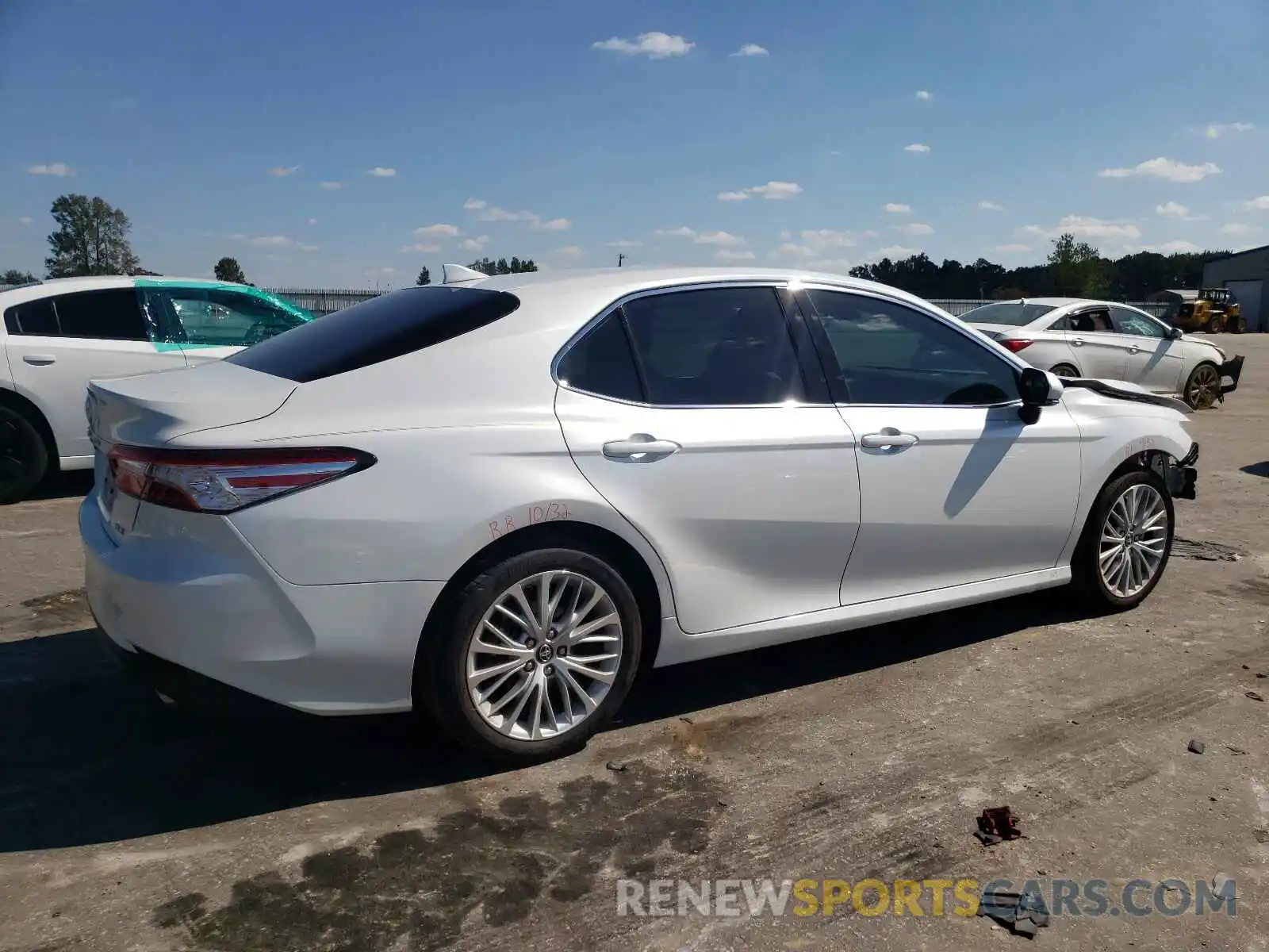 4 Photograph of a damaged car 4T1B11HKXKU831014 TOYOTA CAMRY 2019