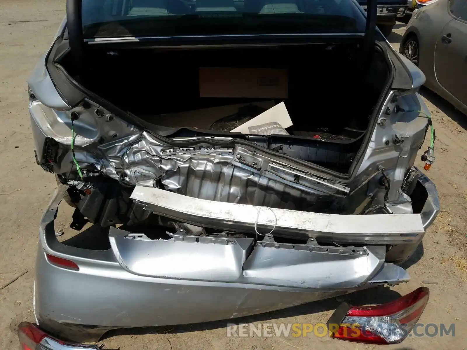 9 Photograph of a damaged car 4T1B11HKXKU834687 TOYOTA CAMRY 2019