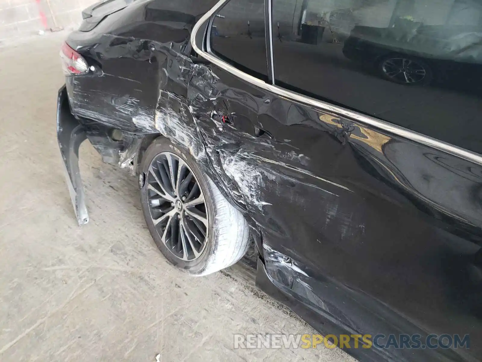 9 Photograph of a damaged car 4T1B11HKXKU839842 TOYOTA CAMRY 2019