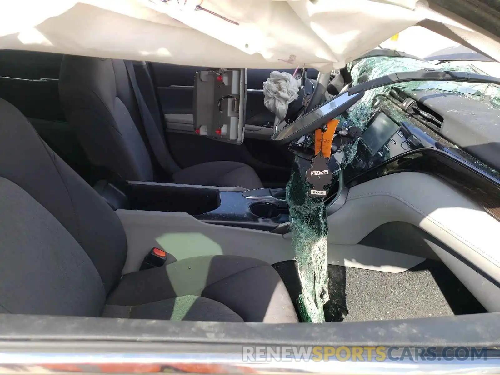 5 Photograph of a damaged car 4T1B11HKXKU844071 TOYOTA CAMRY 2019