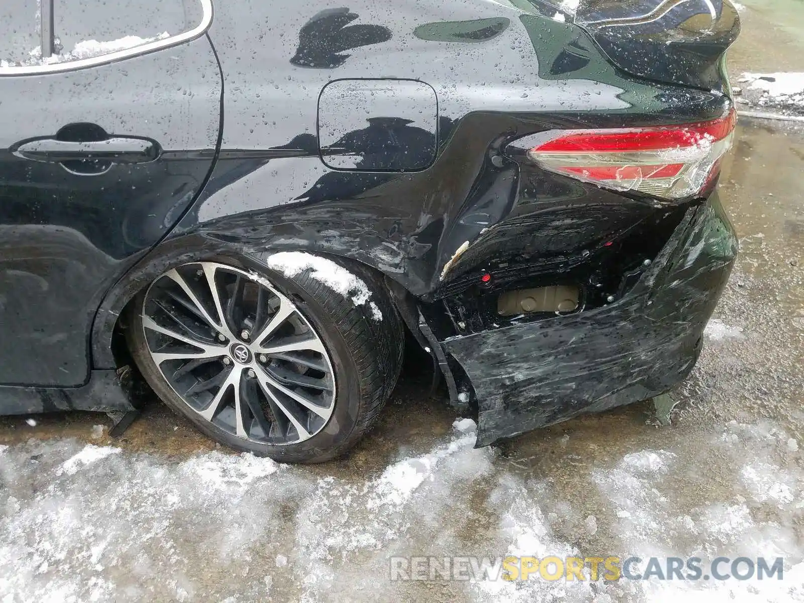 9 Photograph of a damaged car 4T1B11HKXKU845088 TOYOTA CAMRY 2019