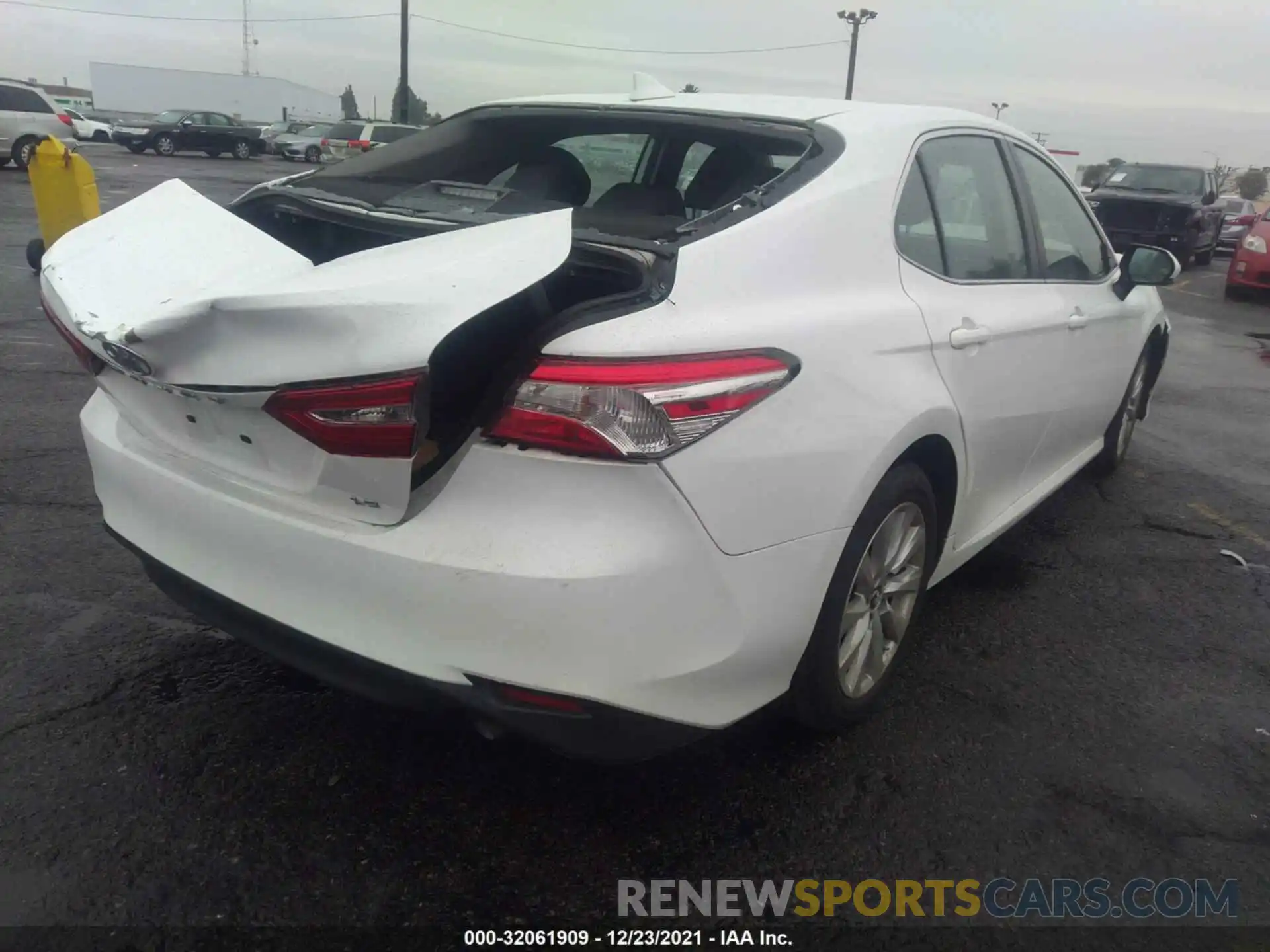 4 Photograph of a damaged car 4T1B11HKXKU848315 TOYOTA CAMRY 2019