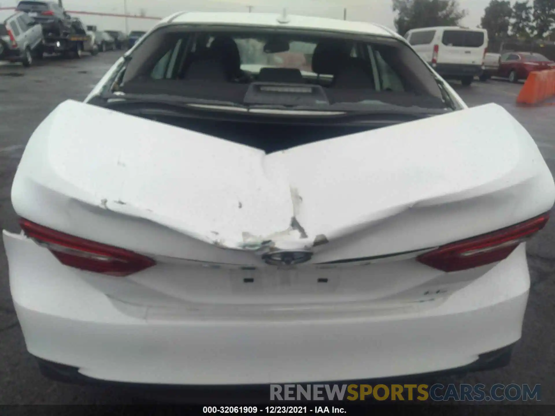 6 Photograph of a damaged car 4T1B11HKXKU848315 TOYOTA CAMRY 2019