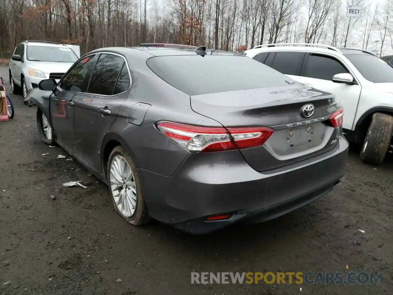 3 Photograph of a damaged car 4T1B11HKXKU852428 TOYOTA CAMRY 2019