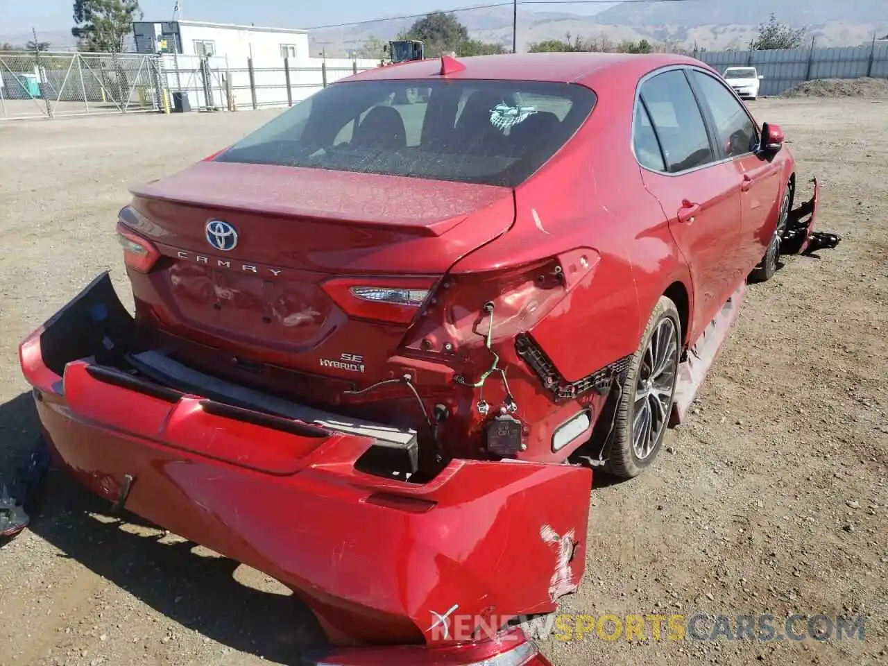 4 Photograph of a damaged car 4T1B21HK0KU010551 TOYOTA CAMRY 2019