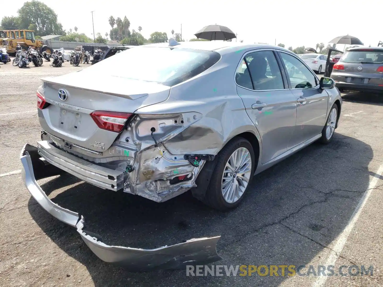 4 Photograph of a damaged car 4T1B21HK0KU010694 TOYOTA CAMRY 2019