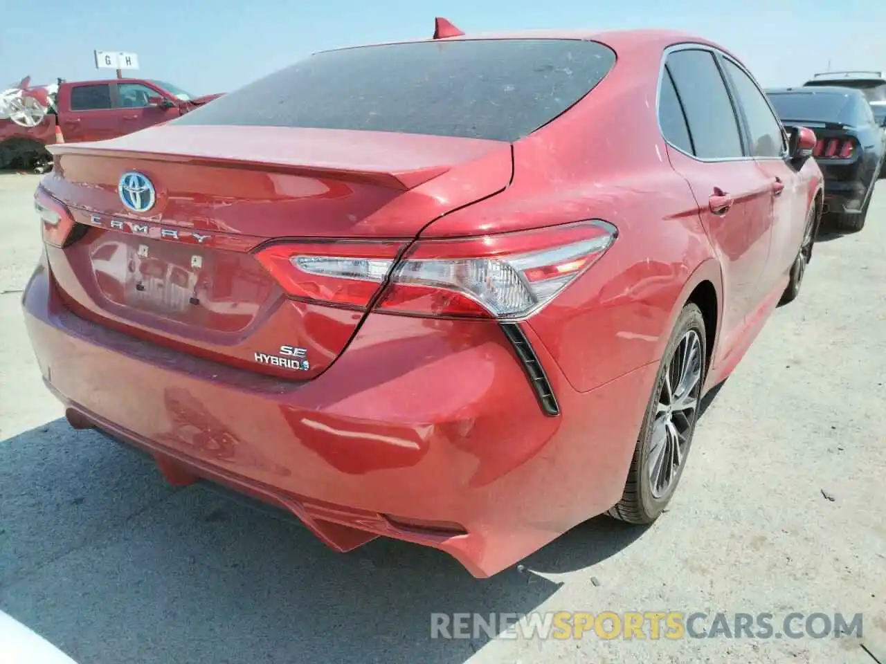 4 Photograph of a damaged car 4T1B21HK0KU011893 TOYOTA CAMRY 2019