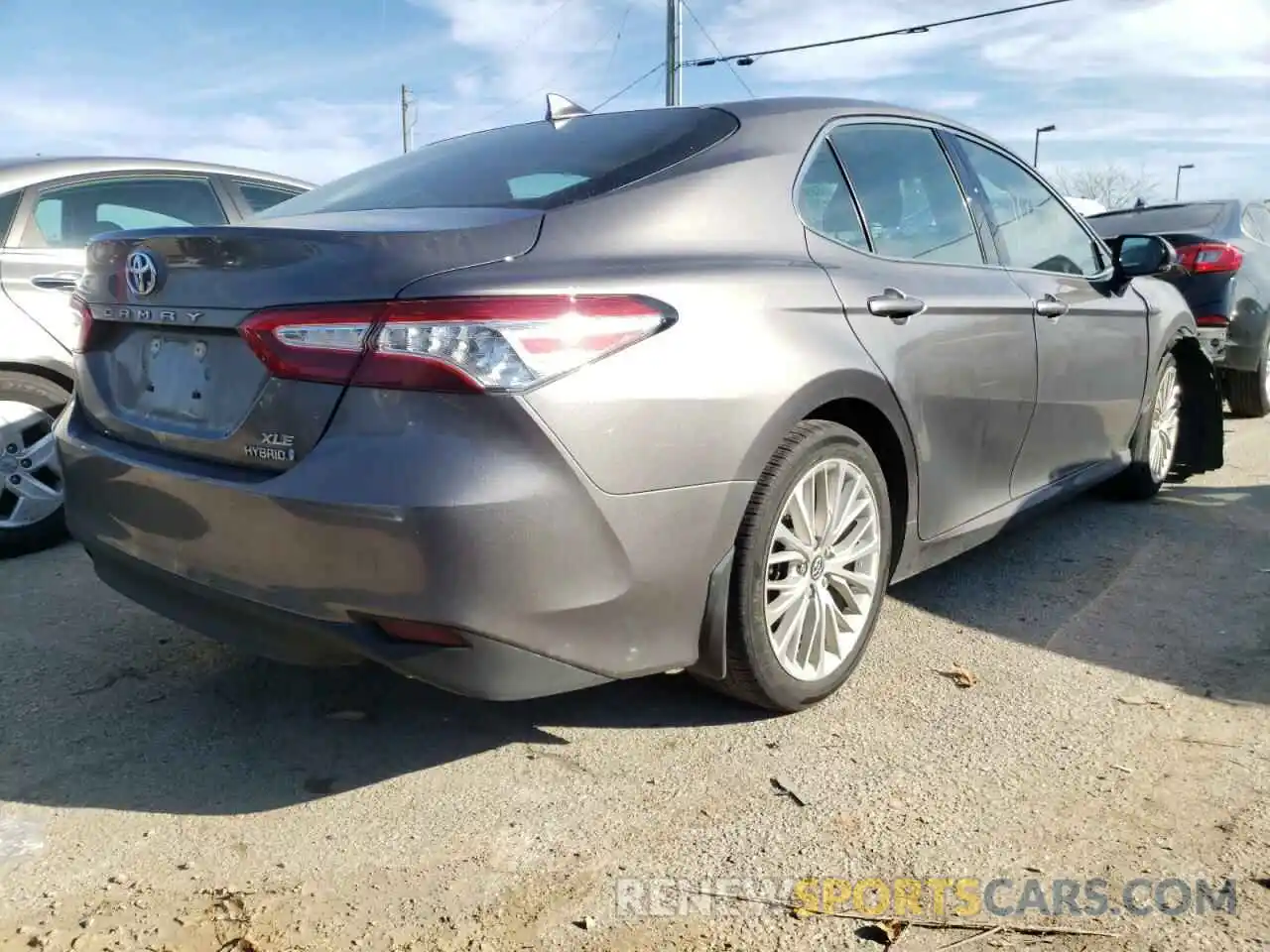 4 Photograph of a damaged car 4T1B21HK0KU012266 TOYOTA CAMRY 2019