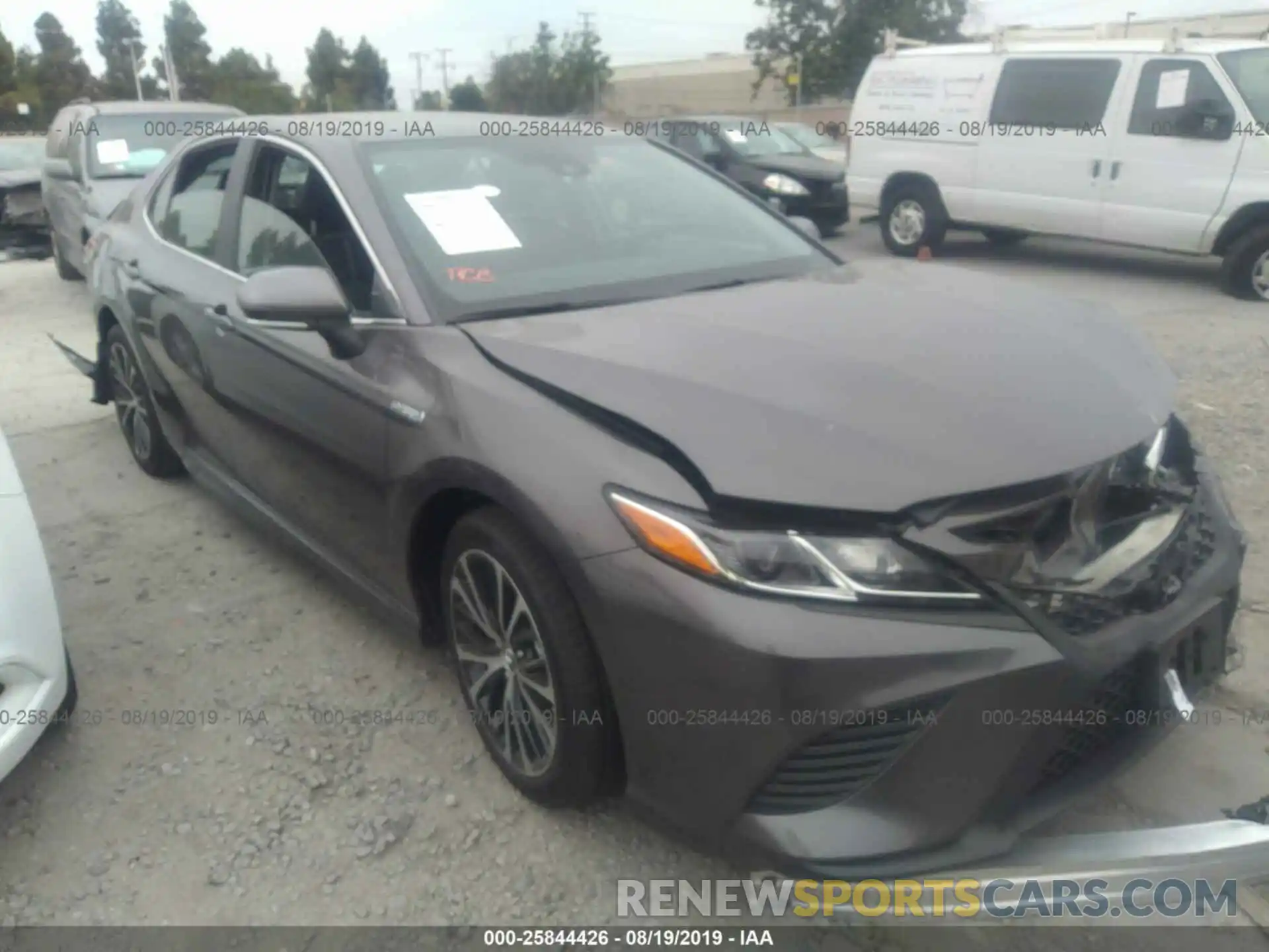 1 Photograph of a damaged car 4T1B21HK0KU013854 TOYOTA CAMRY 2019