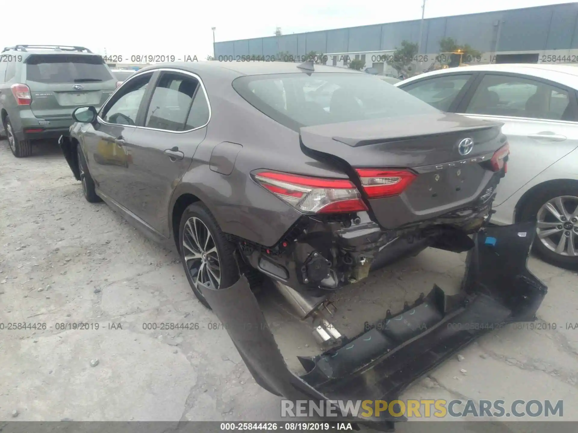 3 Фотография поврежденного автомобиля 4T1B21HK0KU013854 TOYOTA CAMRY 2019