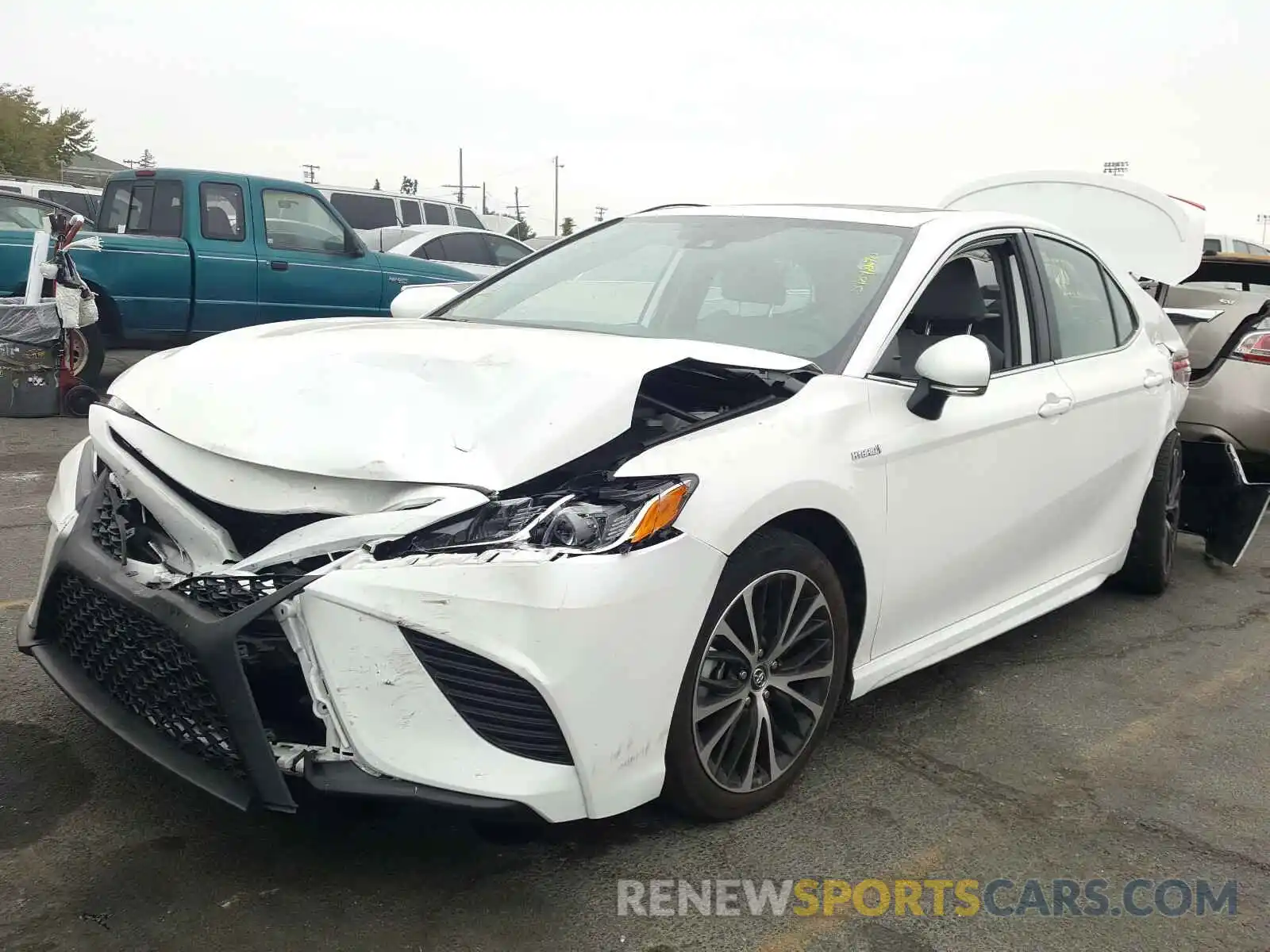 2 Photograph of a damaged car 4T1B21HK0KU511875 TOYOTA CAMRY 2019