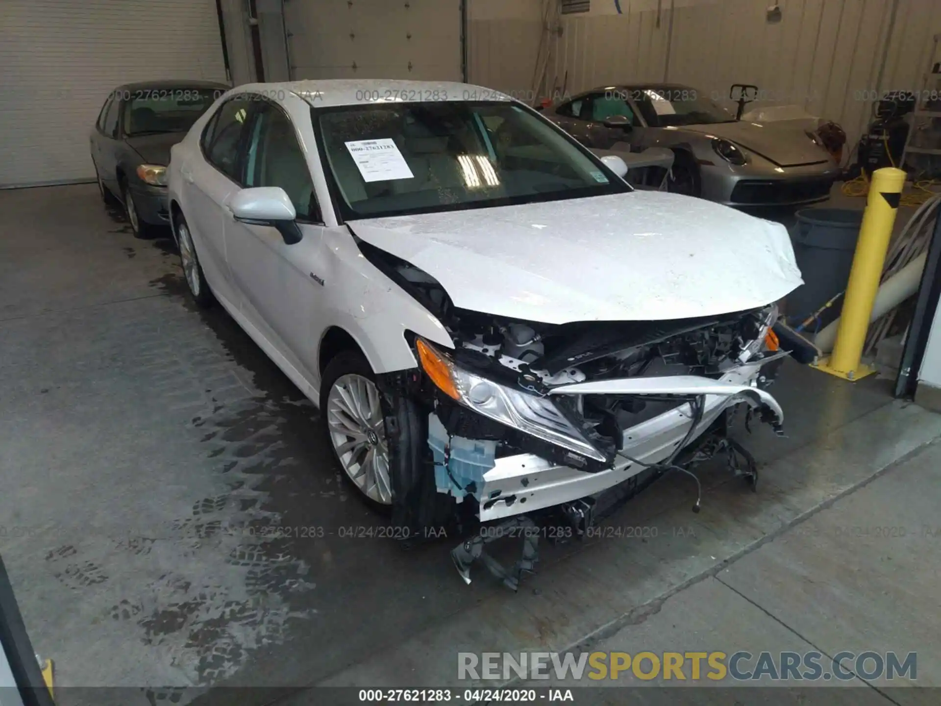 1 Photograph of a damaged car 4T1B21HK0KU511925 TOYOTA CAMRY 2019