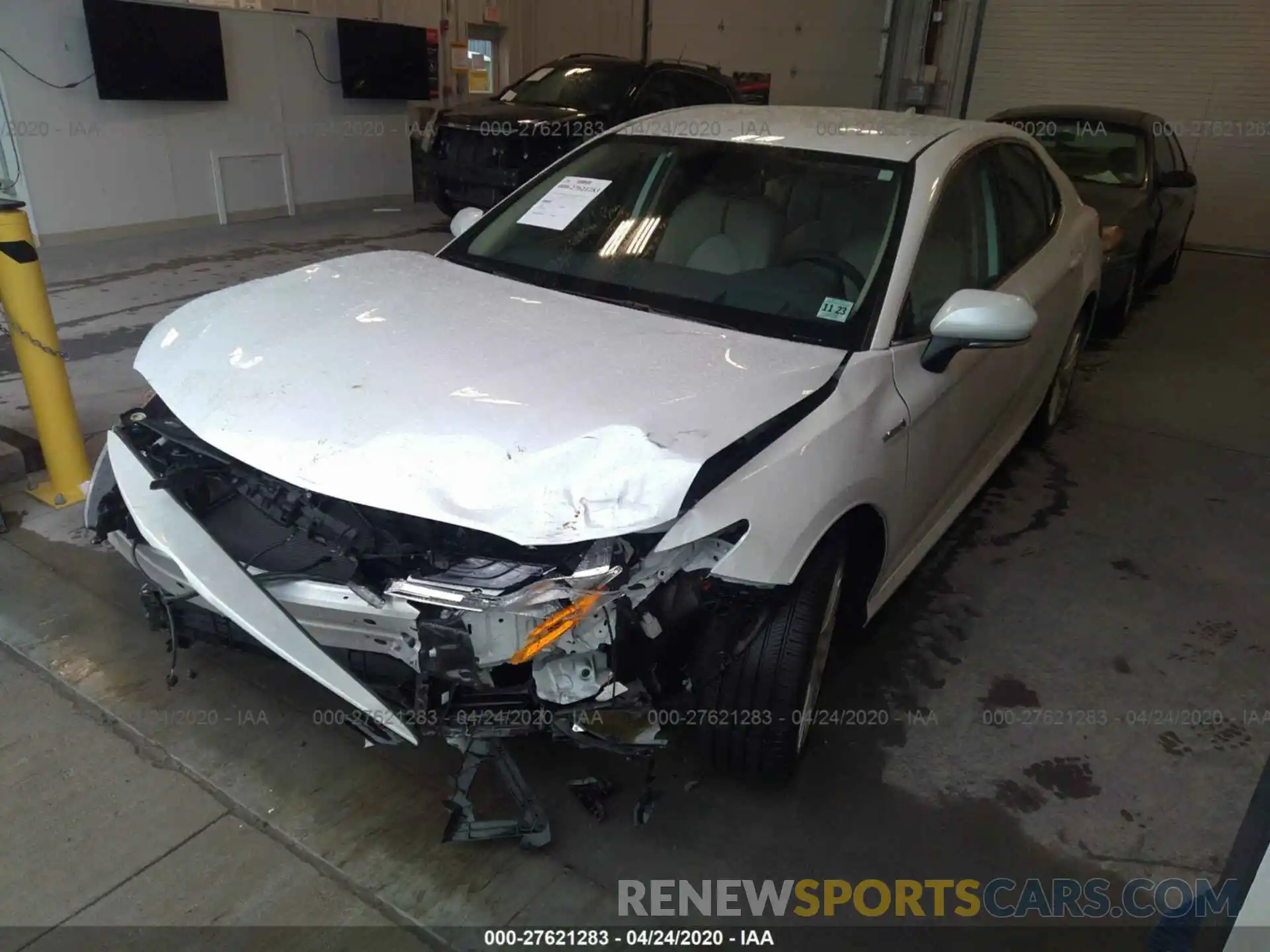 2 Photograph of a damaged car 4T1B21HK0KU511925 TOYOTA CAMRY 2019