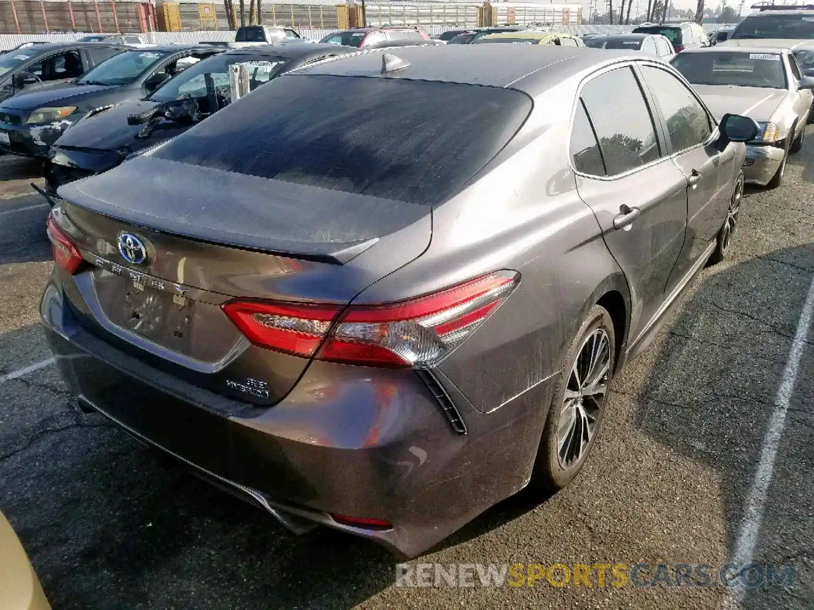 4 Photograph of a damaged car 4T1B21HK0KU512301 TOYOTA CAMRY 2019