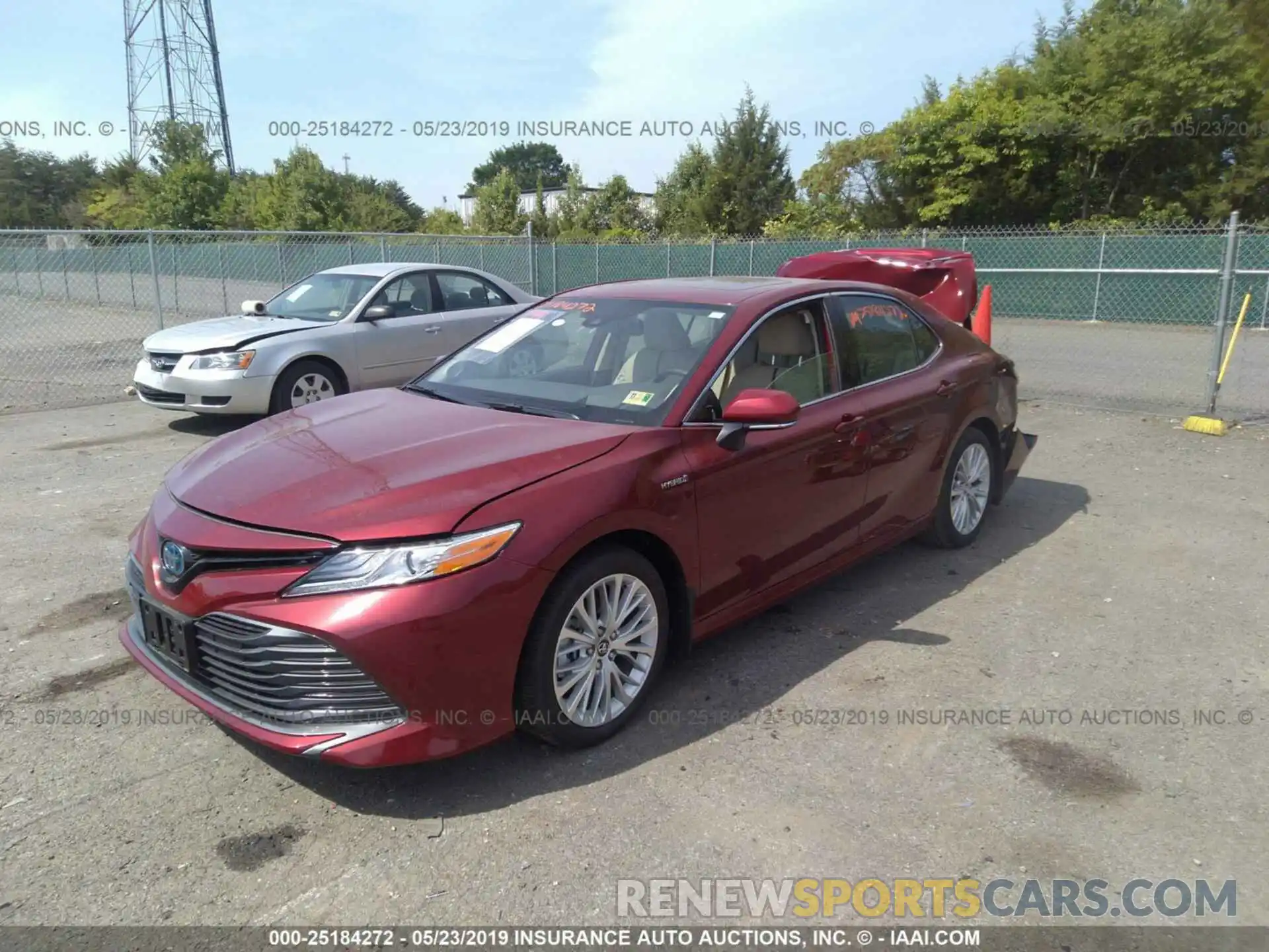 2 Photograph of a damaged car 4T1B21HK0KU512461 TOYOTA CAMRY 2019