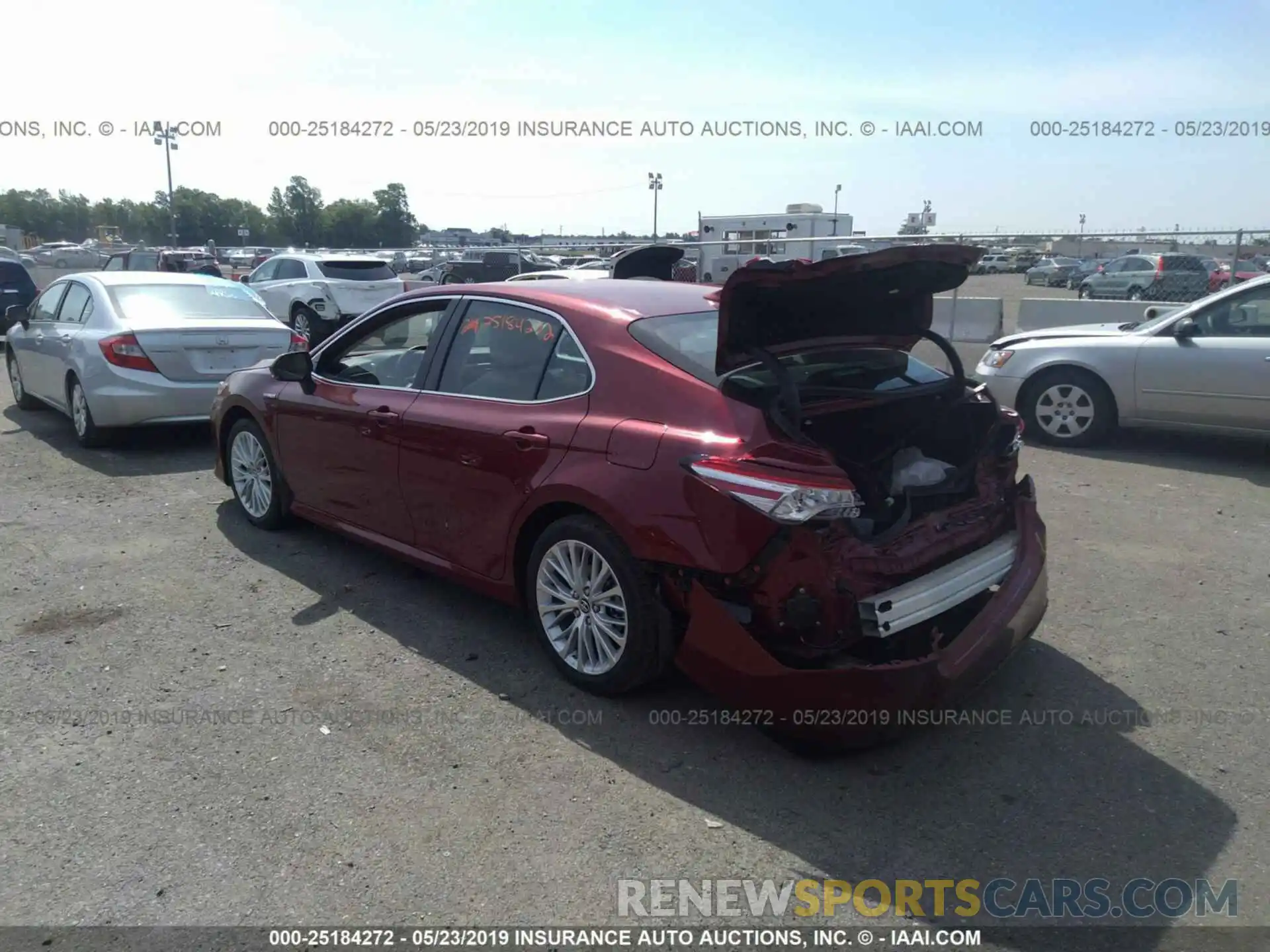 3 Photograph of a damaged car 4T1B21HK0KU512461 TOYOTA CAMRY 2019