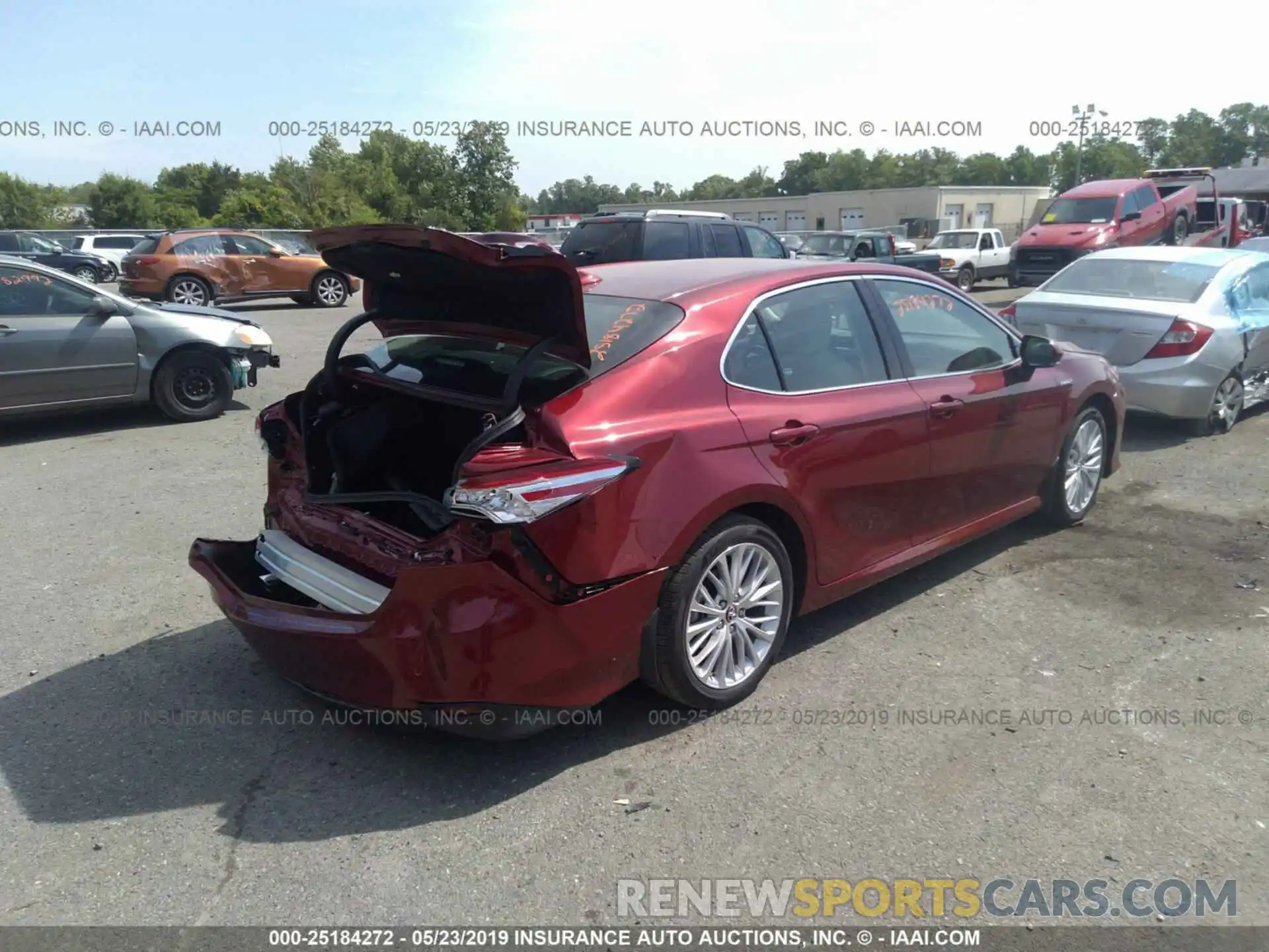 4 Photograph of a damaged car 4T1B21HK0KU512461 TOYOTA CAMRY 2019