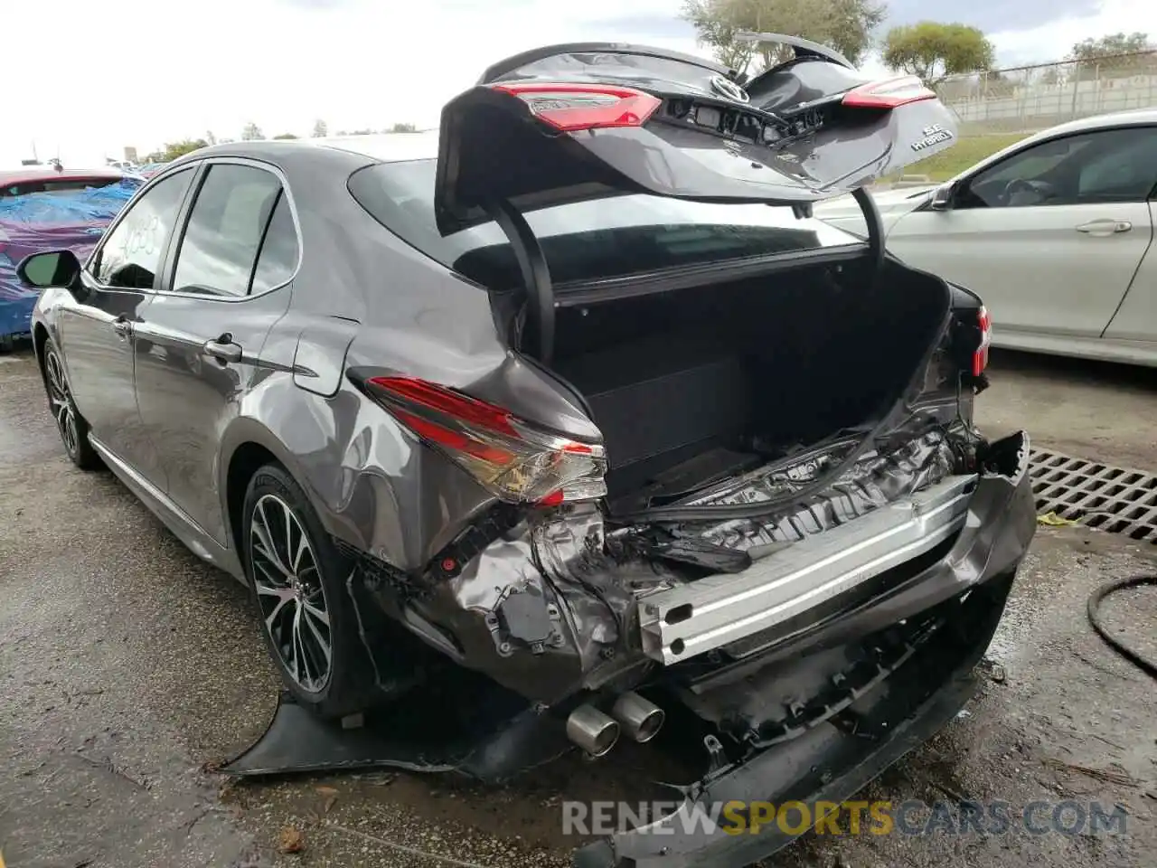 3 Photograph of a damaged car 4T1B21HK0KU513058 TOYOTA CAMRY 2019