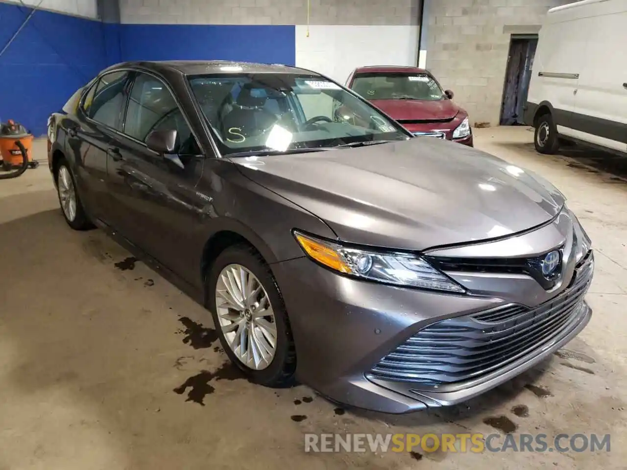 1 Photograph of a damaged car 4T1B21HK0KU513805 TOYOTA CAMRY 2019