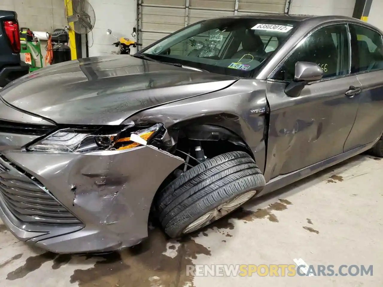 9 Photograph of a damaged car 4T1B21HK0KU513805 TOYOTA CAMRY 2019