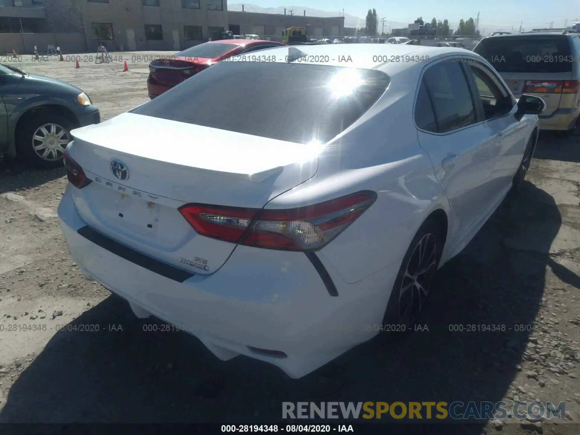 4 Photograph of a damaged car 4T1B21HK0KU513867 TOYOTA CAMRY 2019