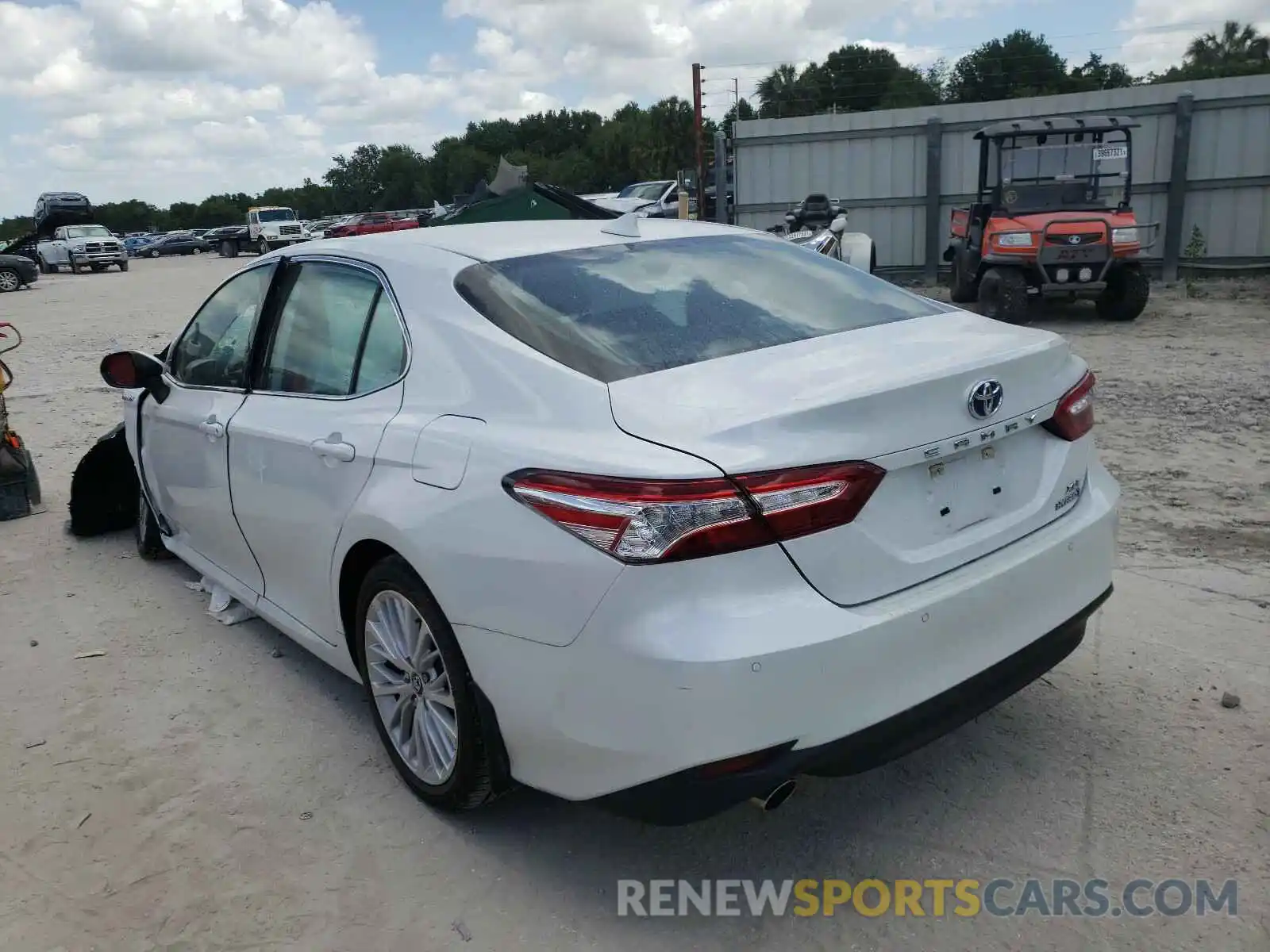 3 Photograph of a damaged car 4T1B21HK0KU514081 TOYOTA CAMRY 2019