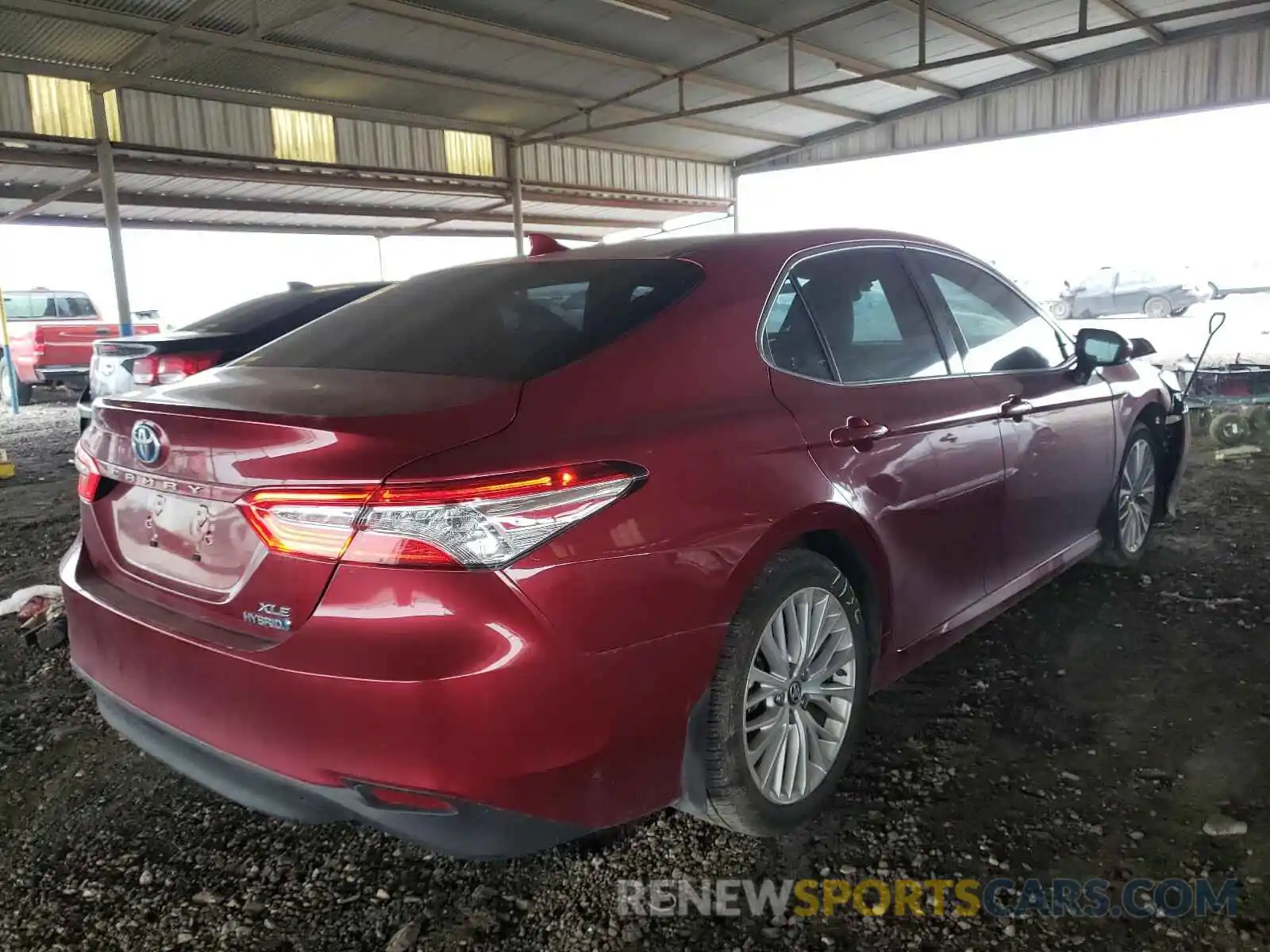 4 Photograph of a damaged car 4T1B21HK0KU515408 TOYOTA CAMRY 2019