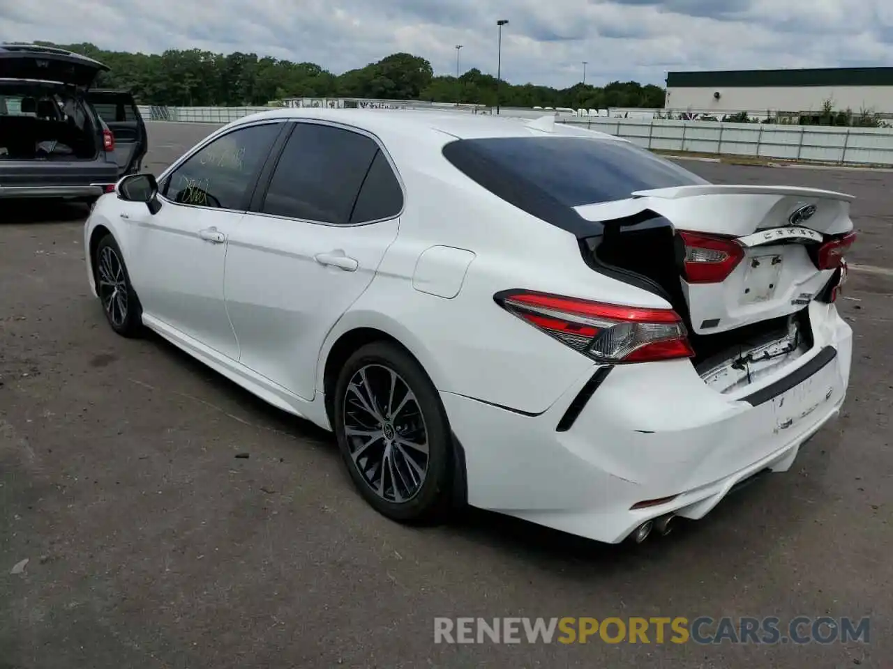 3 Photograph of a damaged car 4T1B21HK0KU515439 TOYOTA CAMRY 2019