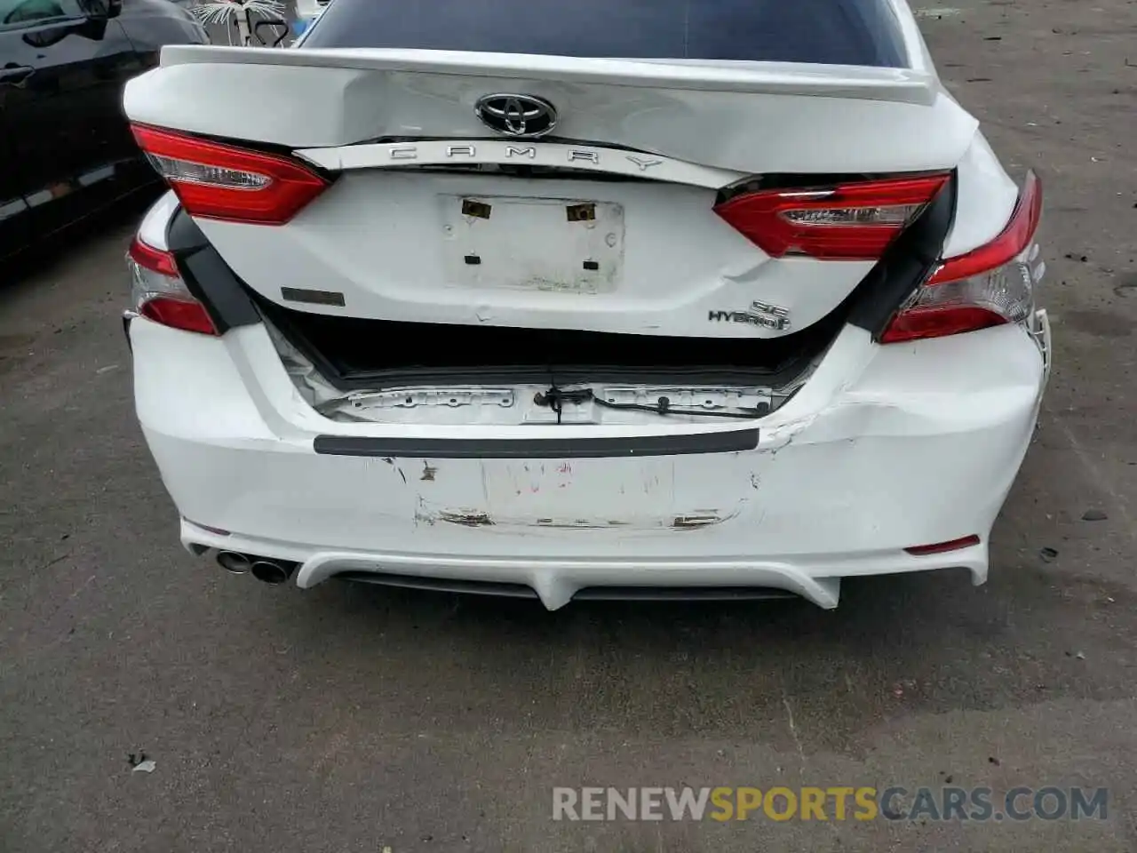 9 Photograph of a damaged car 4T1B21HK0KU515439 TOYOTA CAMRY 2019